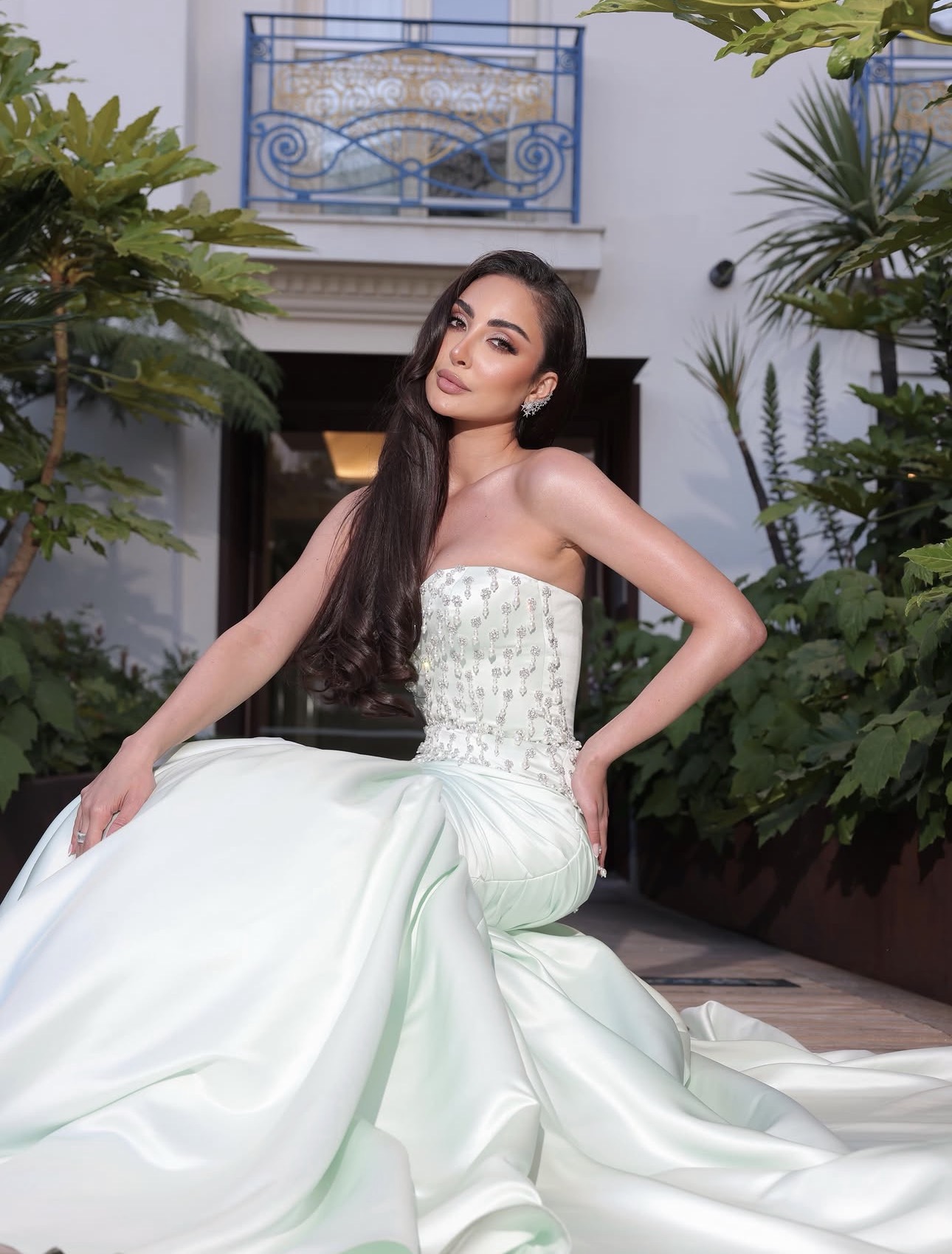نور الغندور خلال مهرجان كان 2026 بتصميم خاص من IKH Fashion 