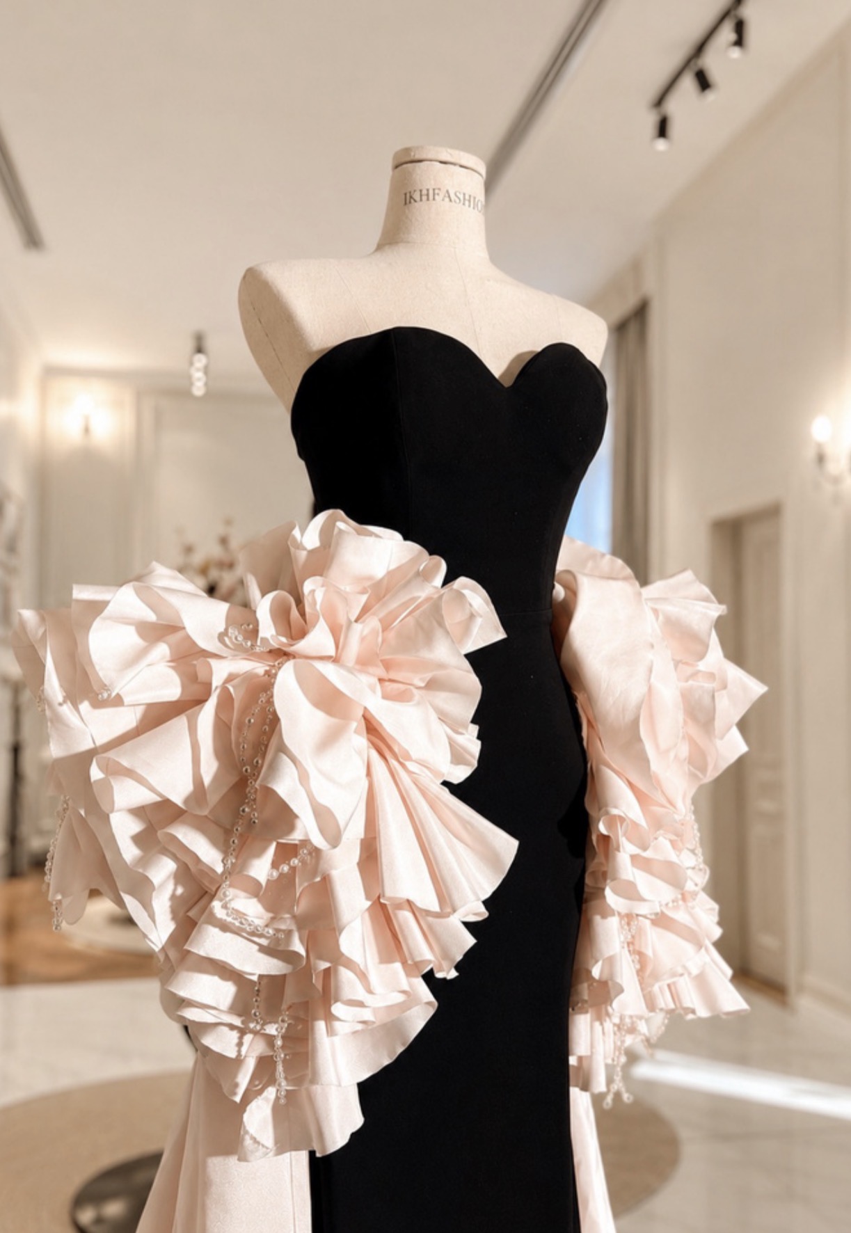 الصورة مزودة من دار IKH Fashion 