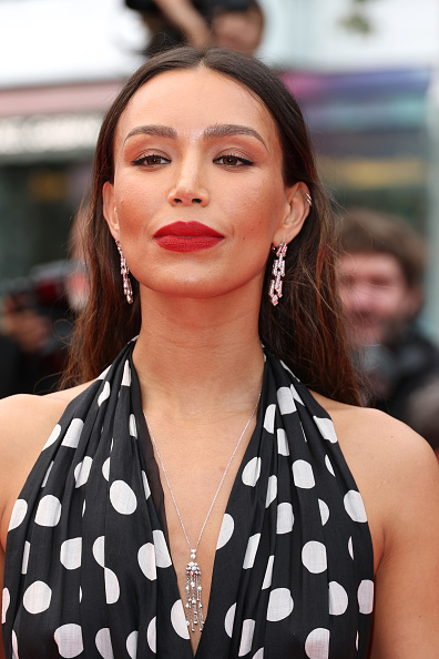 Ilfenesh Hadera تتألق بأقراط Sinfonia وعقد Diamants Légers من Cartier