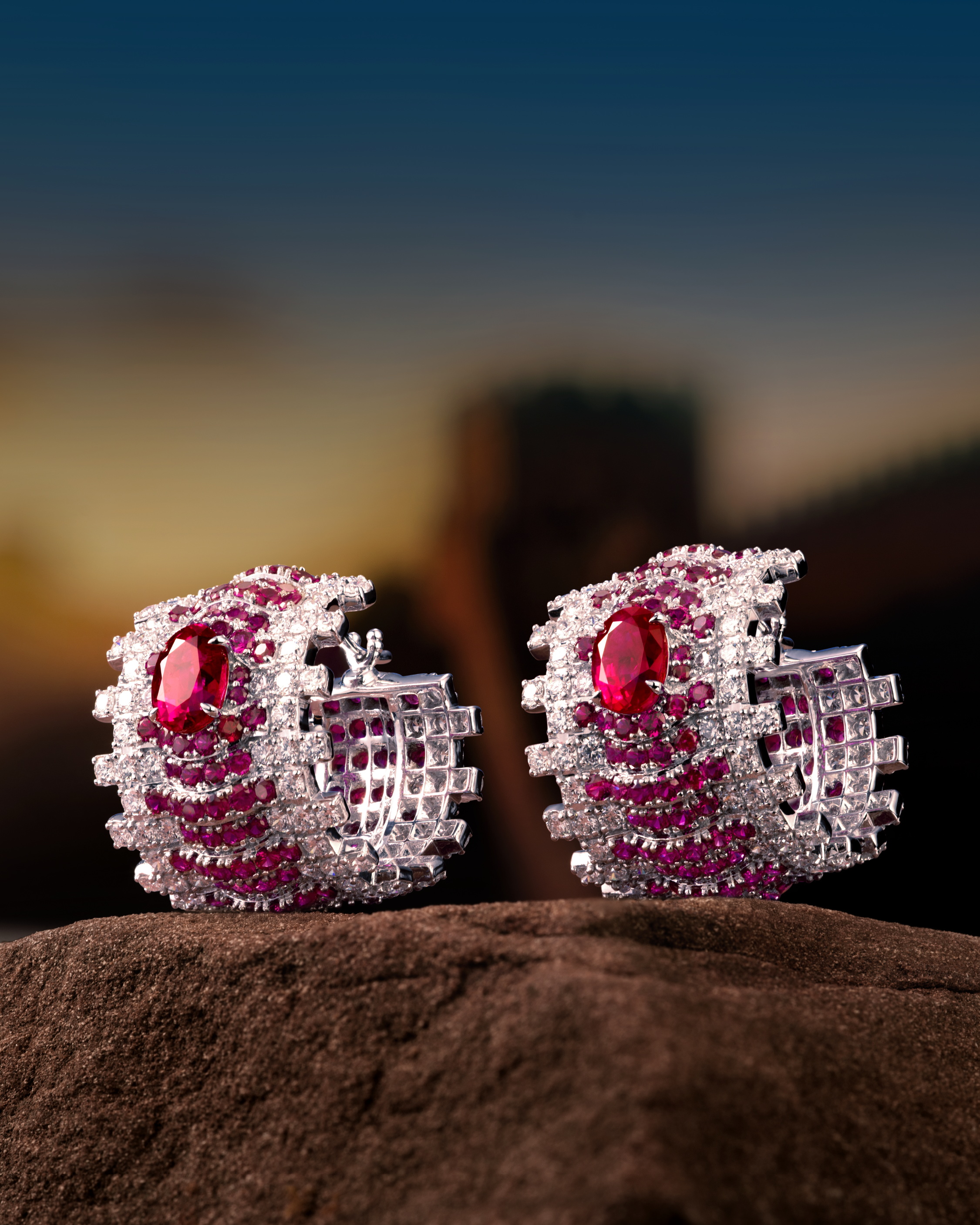 أقراط Illuminated Great Wall