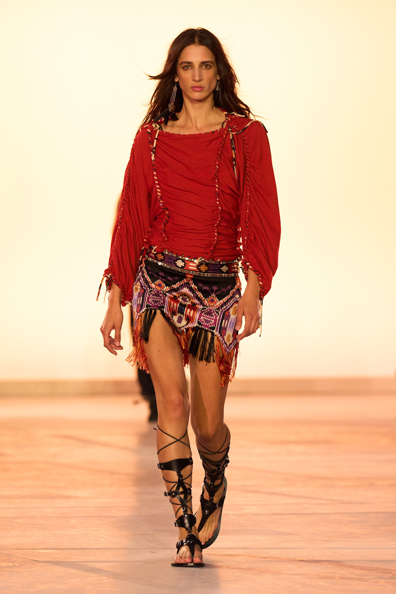 Isabel Marant تنسيق لون البوردو من