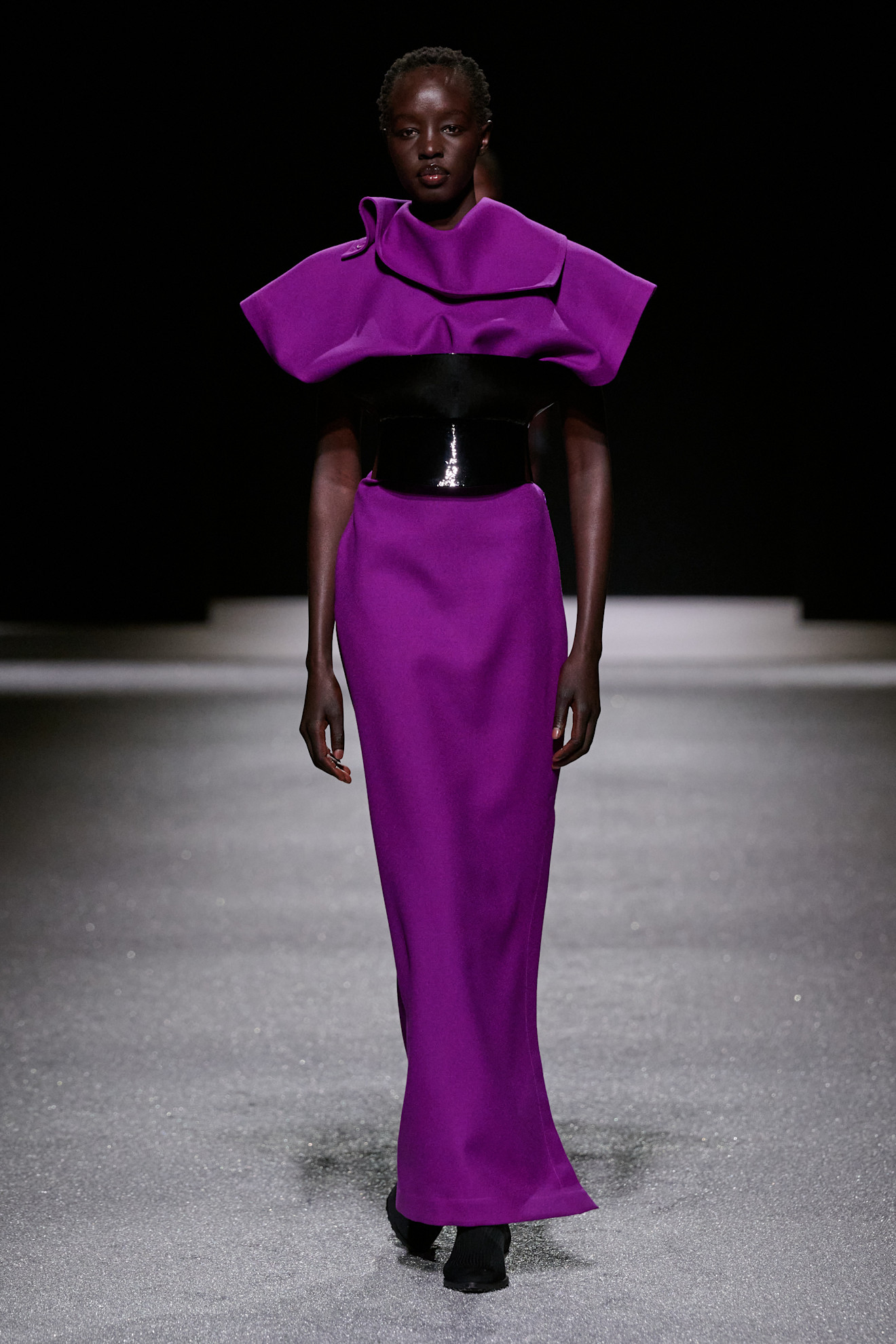Issey Miyake الفستان البنفسجي من