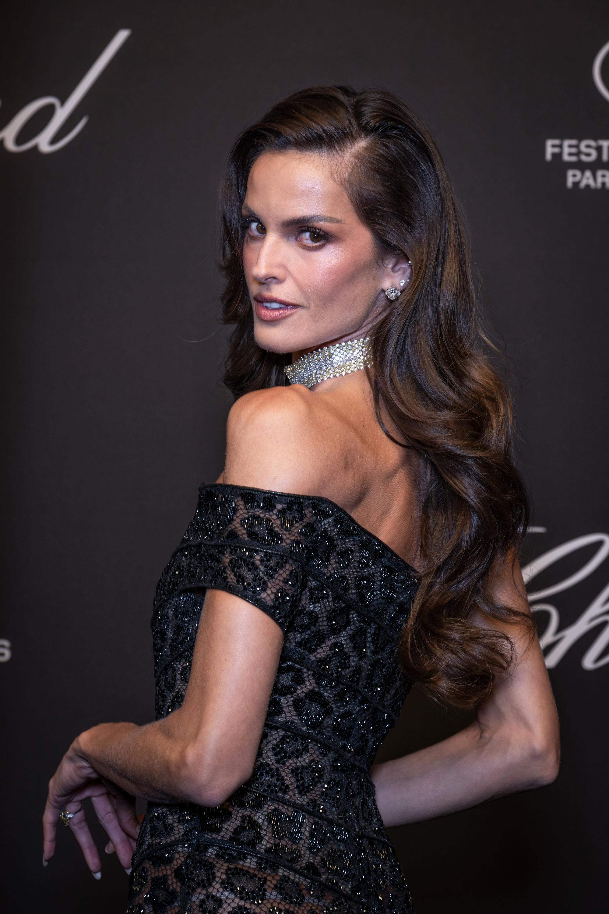 Izabel Goulart بأناقة فاتنة في حفل شوبارد