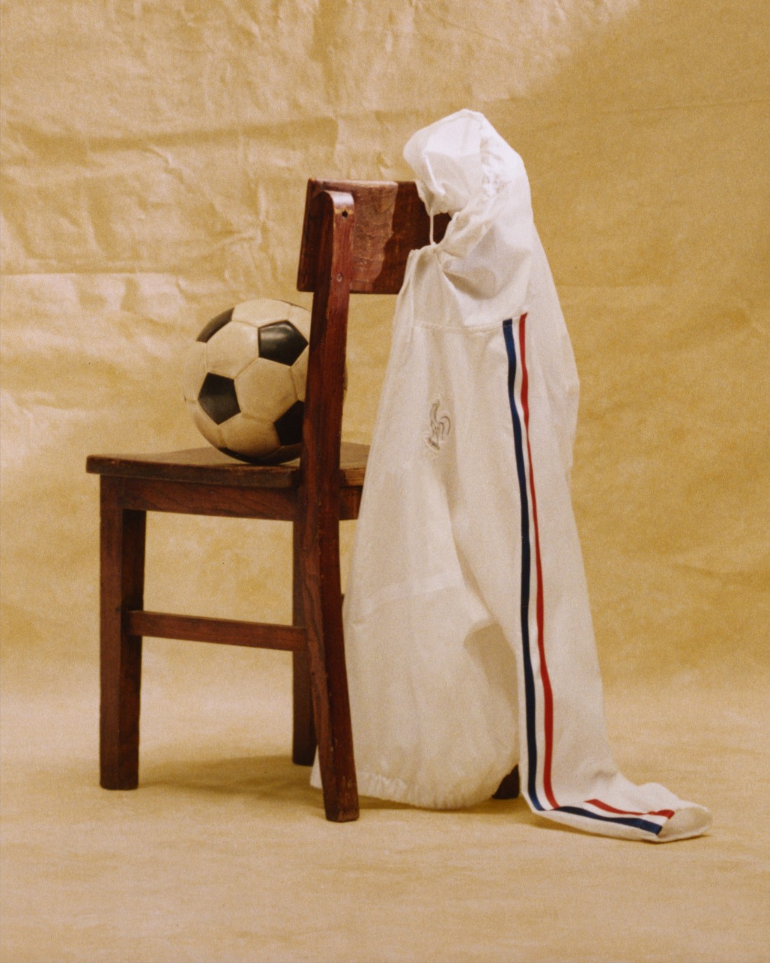 تعاون ثلاثي يجمع Jacquemus‏ ‏ مع الاتحاد الفرنسي لكرة القدم وعلامة ‏Nike
