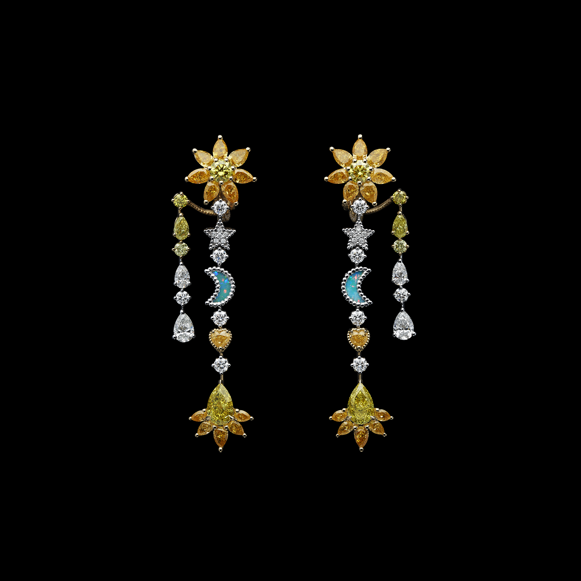 أقراط BELLE DIOR SOLEIL CELESTE من الذهب الأصفر والأبيض، مرصعة بألماس أبيض وبرتقالي وأصفر، وأوبال أبيض على حجرين من الفيروز