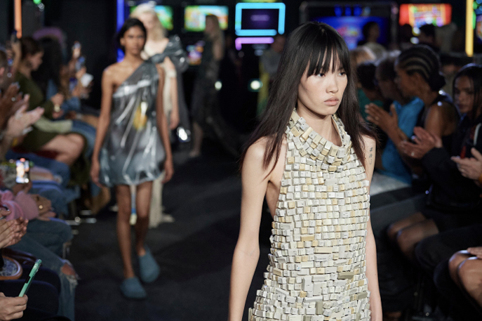 من مجموعة "جي دبليو أندرسون" JW Anderson ربيع وصيف 3202 للملابس الجاهزة