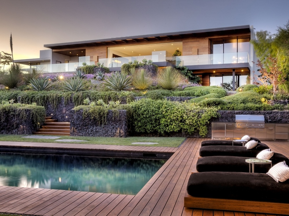   جينيفر أنيستون واحة بيل إير