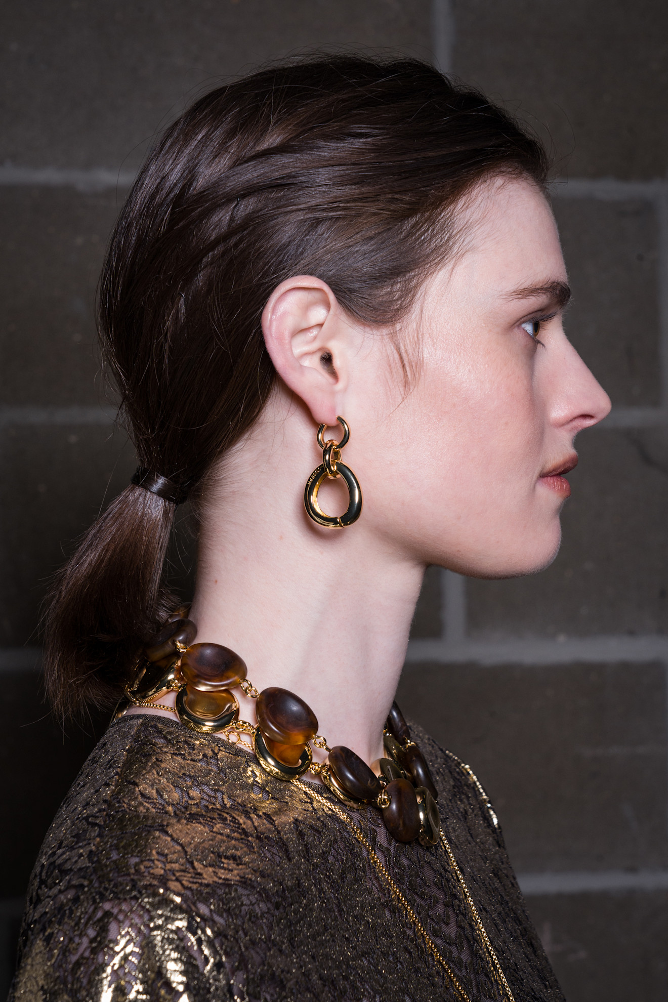 تسريحات شعر ذيل الحصان المنخفضة