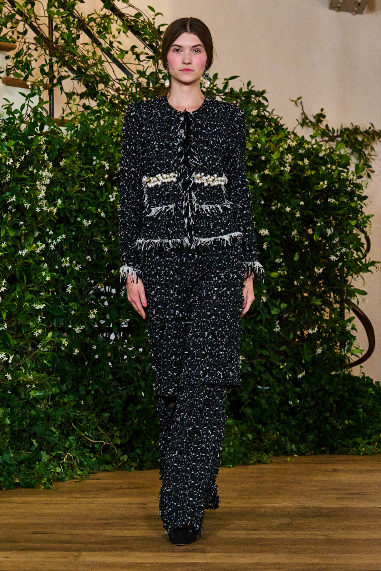 جاكيتات التويد مع الشراريب الناعمة