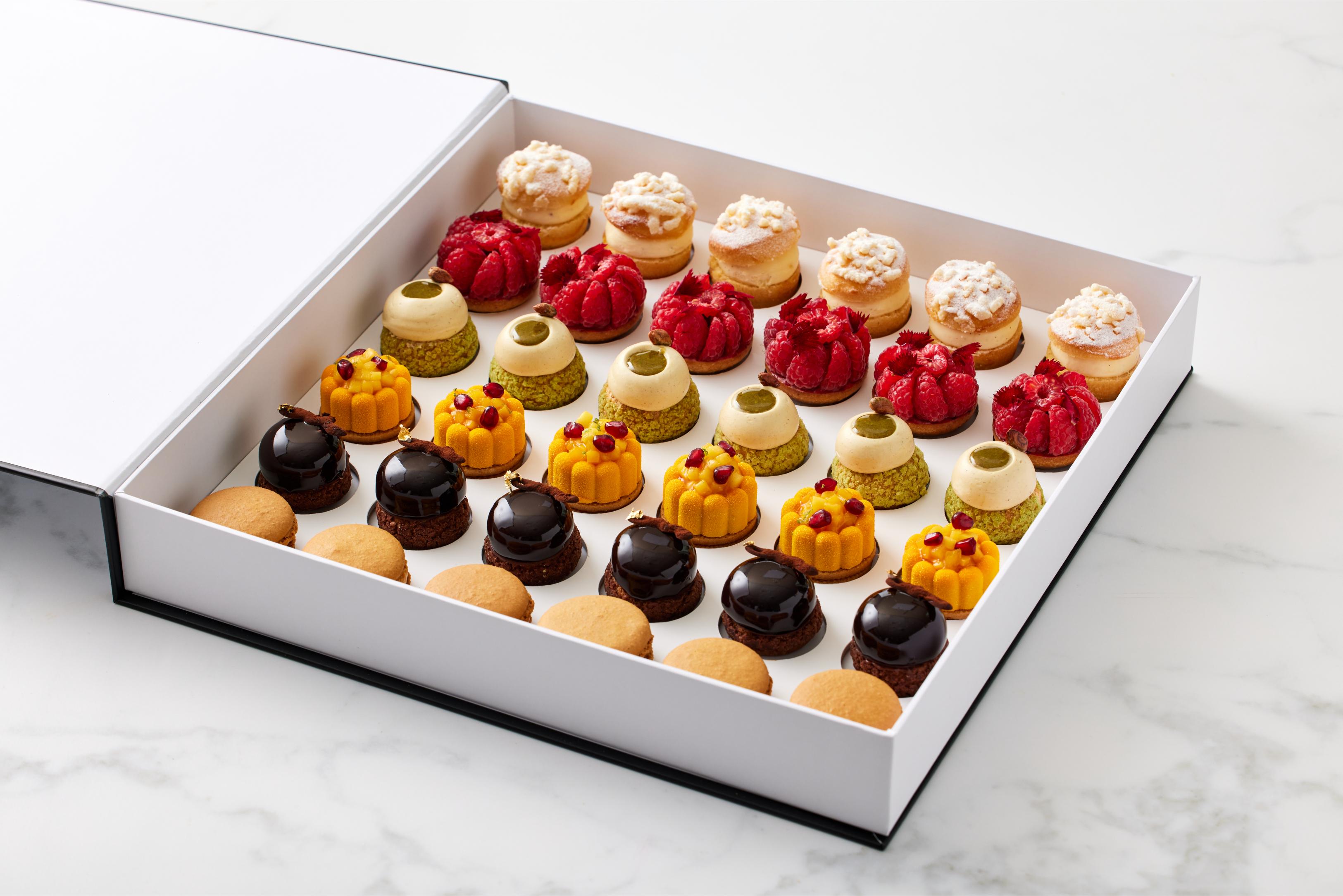 Jumeirah Mina Al Salam_Margaux_Petit Plaisirs Large Sweet Box