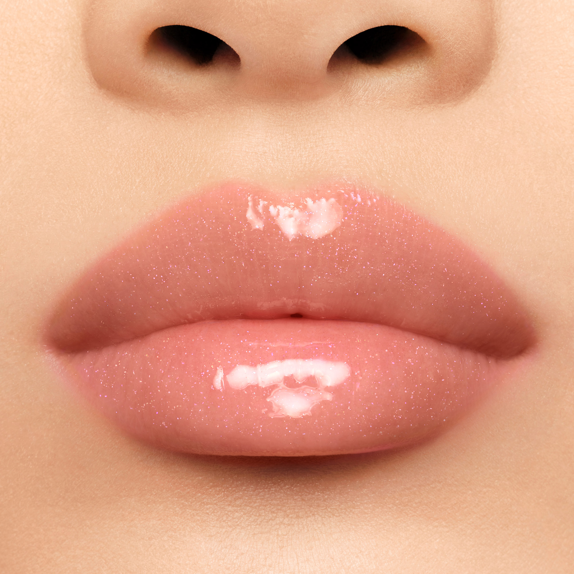 KISSKISS BEE GLOW PLUMP.. تأثير فوري يمنح امتلاءً آسراً من جيرلان