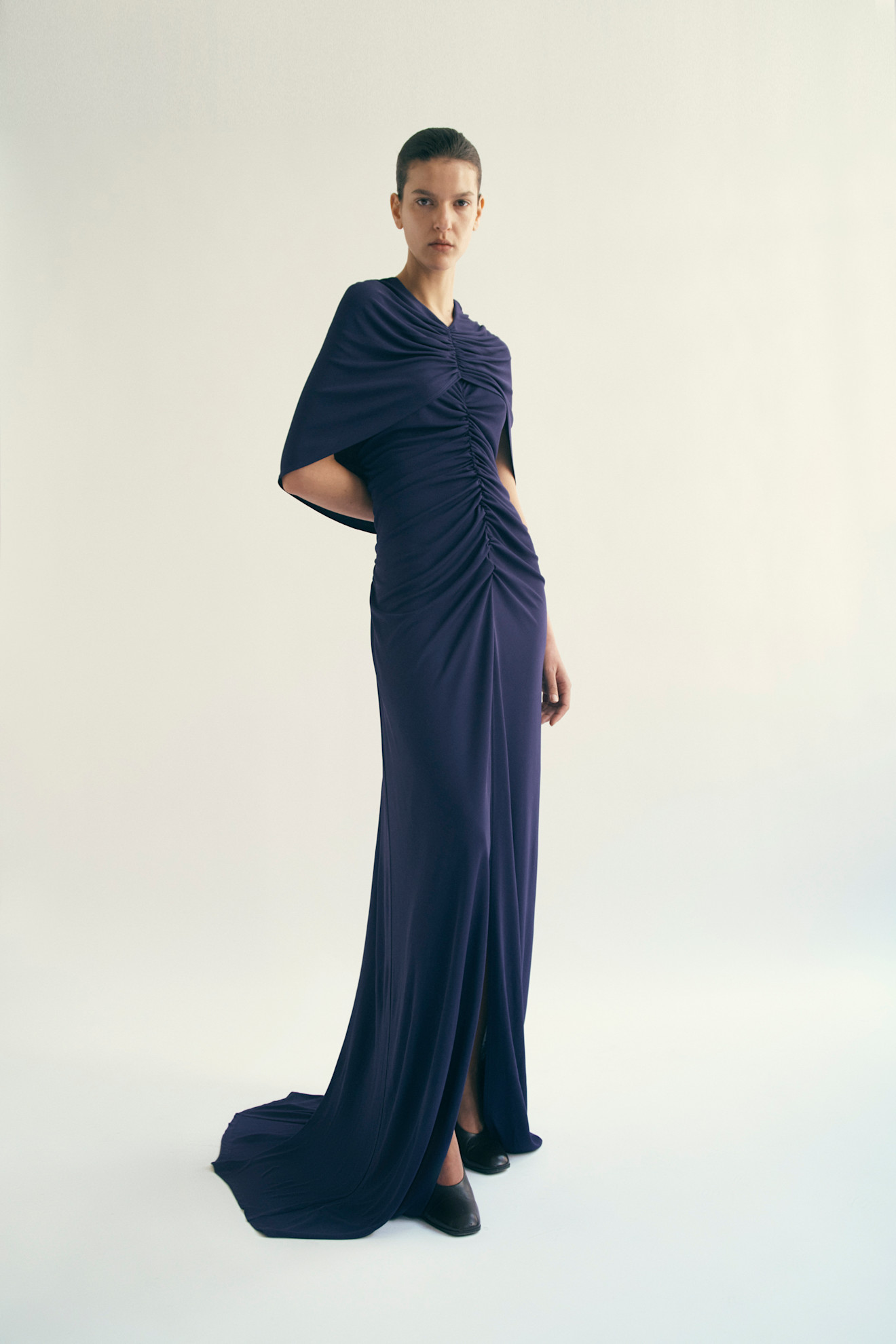 فساتين كحلية مات بقصة الدرابيه