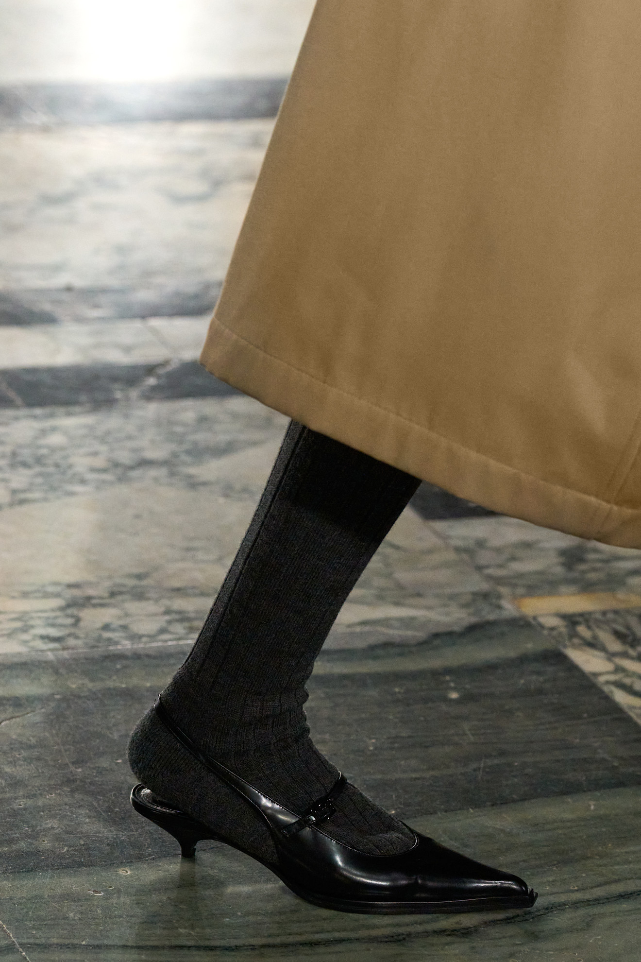 Kent Curwen شتاء 2026 يتميز بموضة الkitten heels