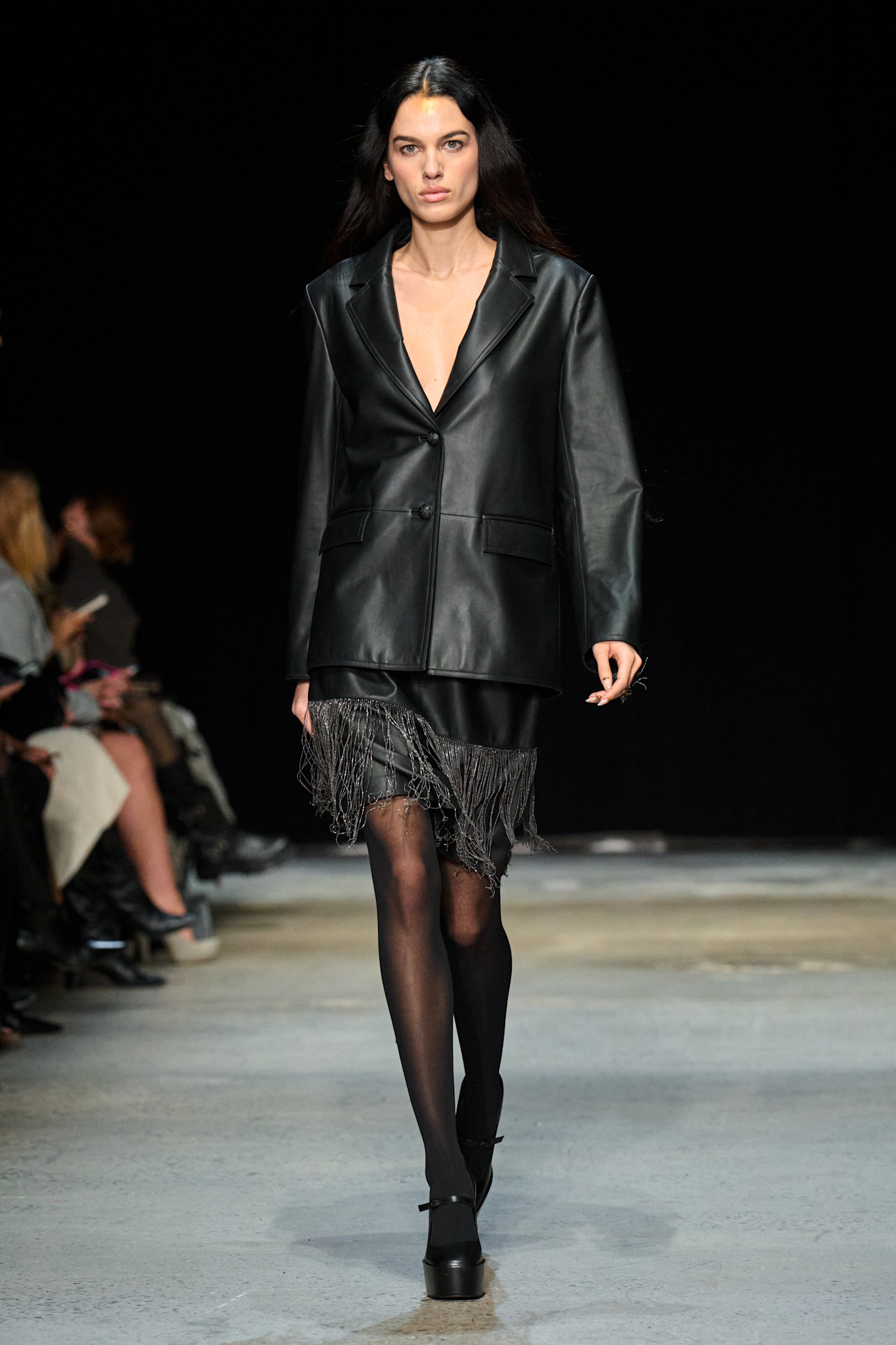 موضة شراريب الخرز مع التنورة القصيرة