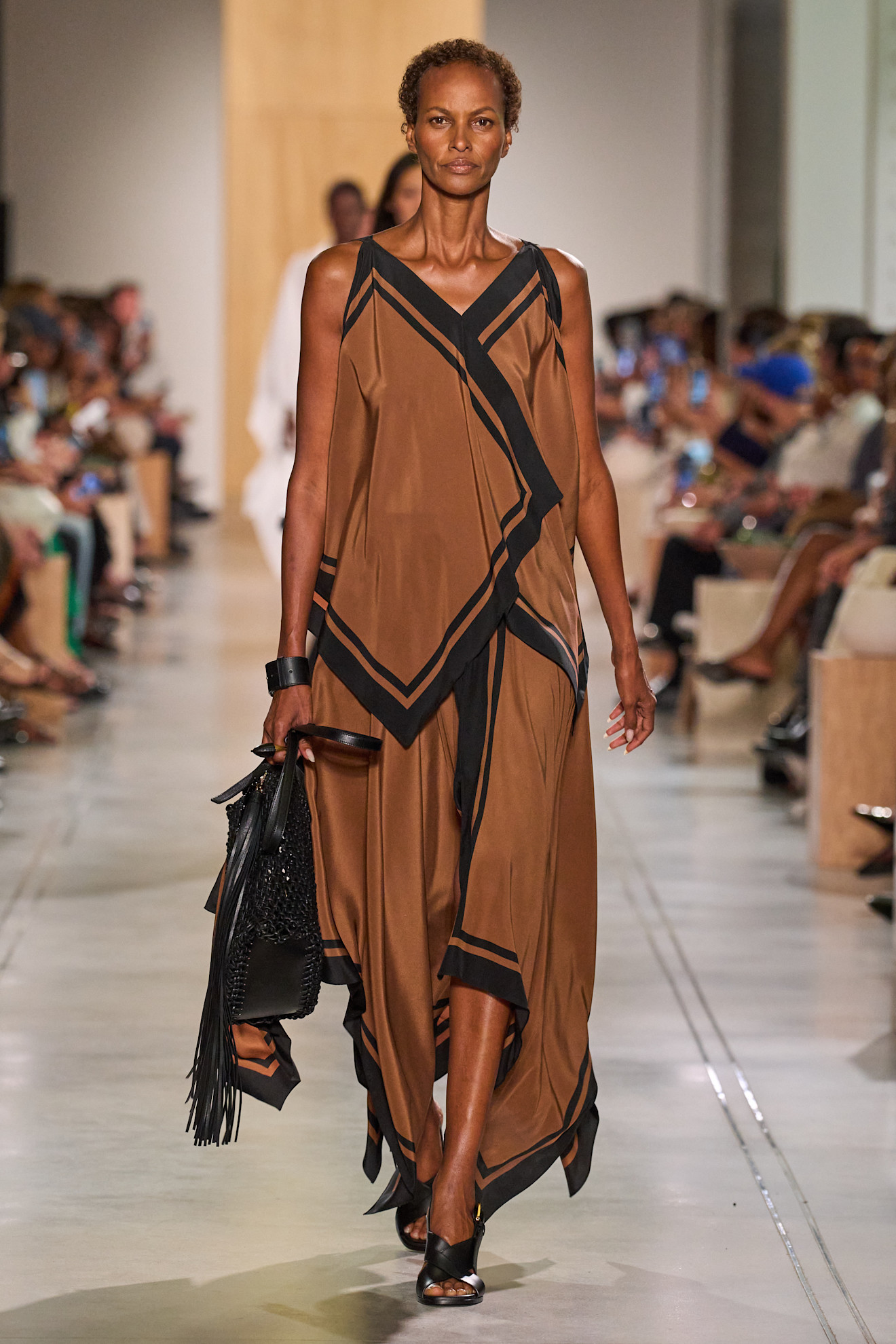 من مجموعة Michael Kors لربيع وصيف 2026
