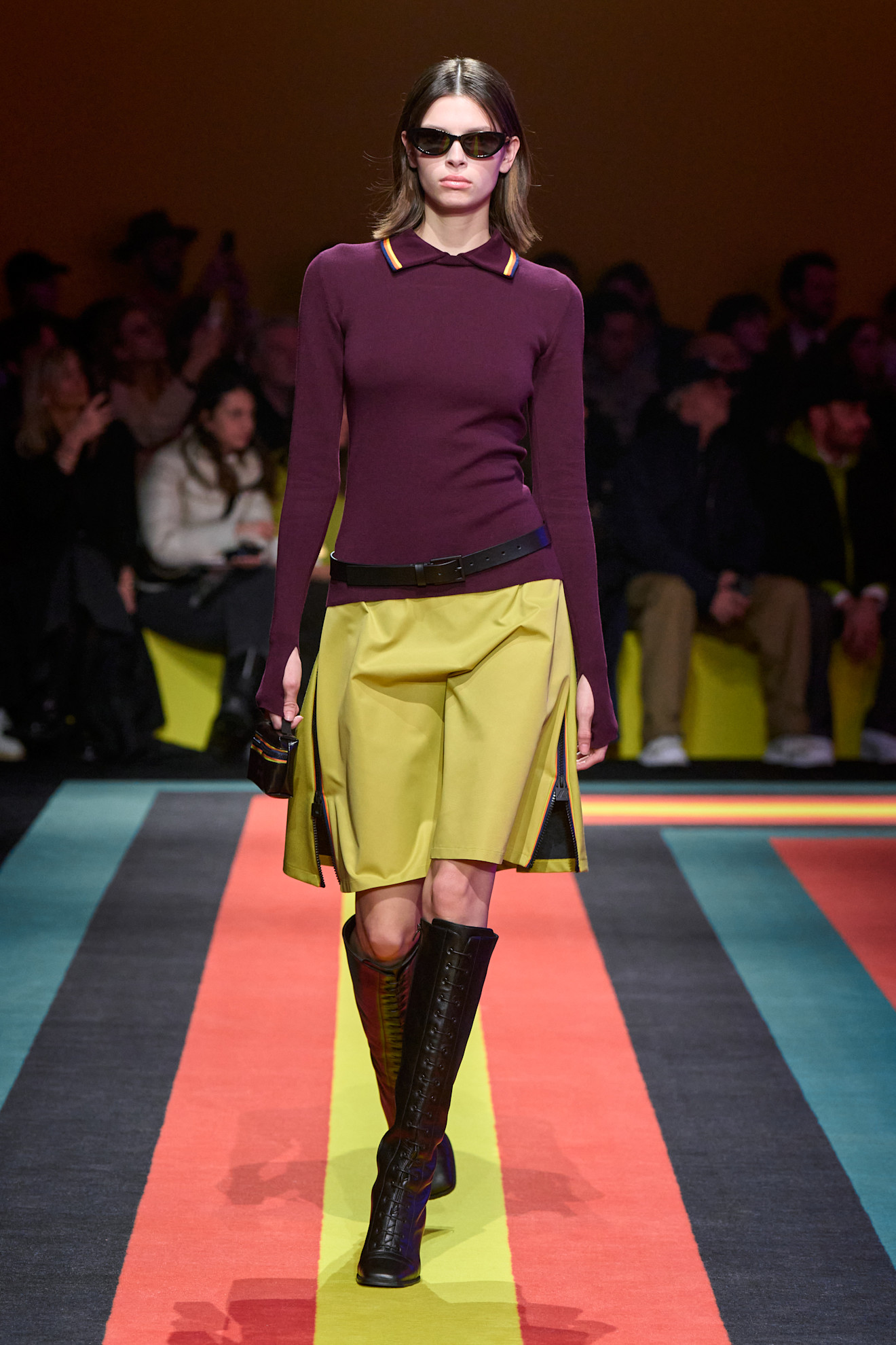 Kwayالأخضر مع البرغندي في إطلالة من