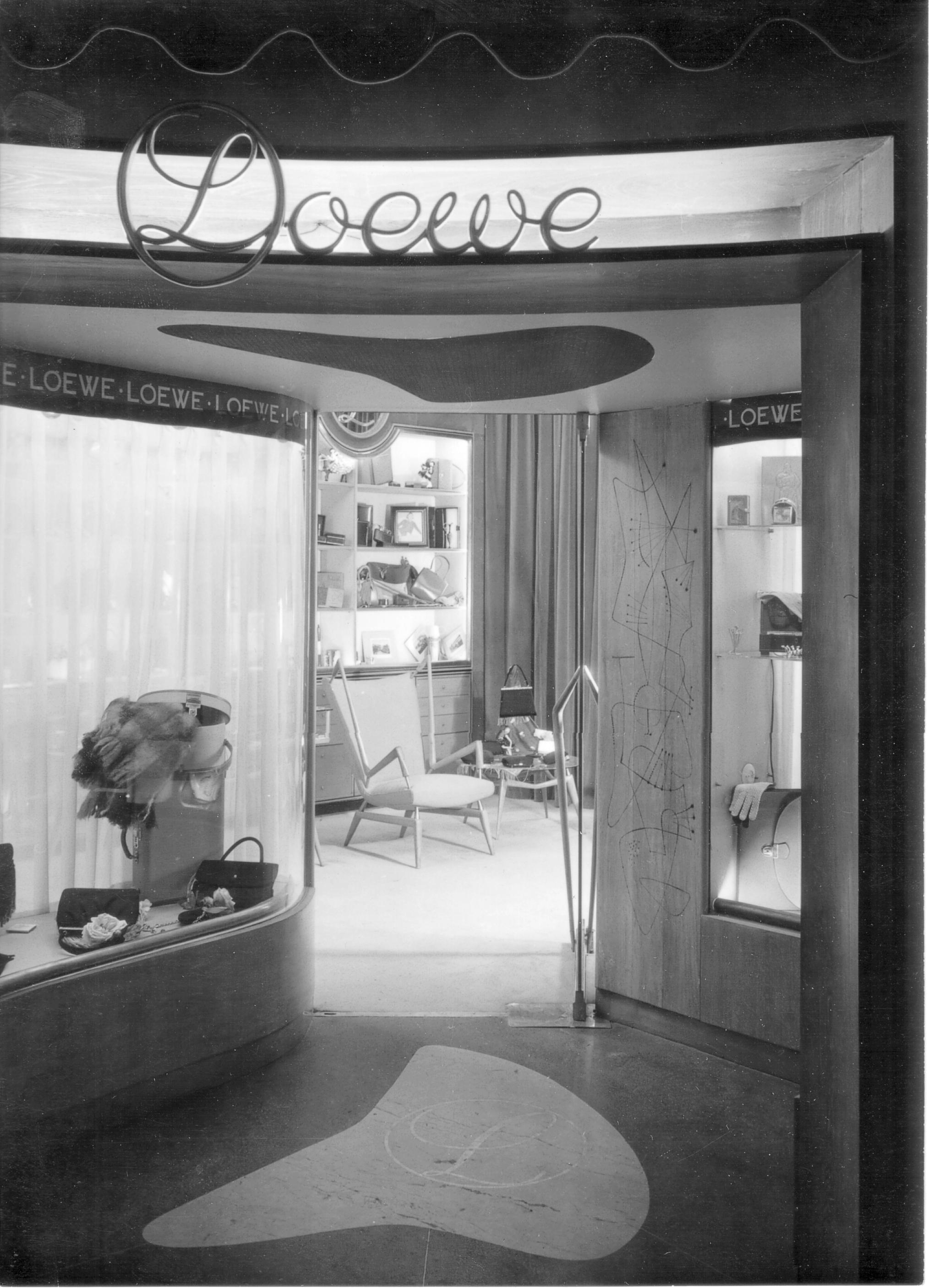 من الصور الأرشيفية لدار Loewe التي تم إطلاقها بمناسبة 180 عاما.