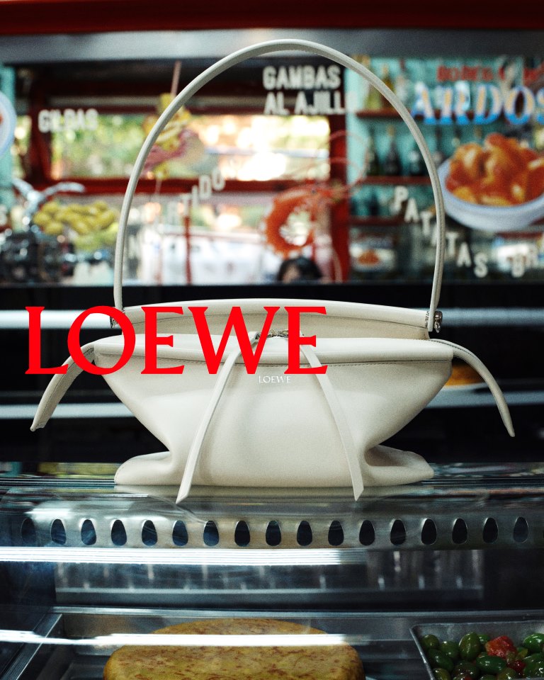 LOEWE تطلق حملتها الترويجية لتشكيلة ما قبل ربيع وصيف 2027