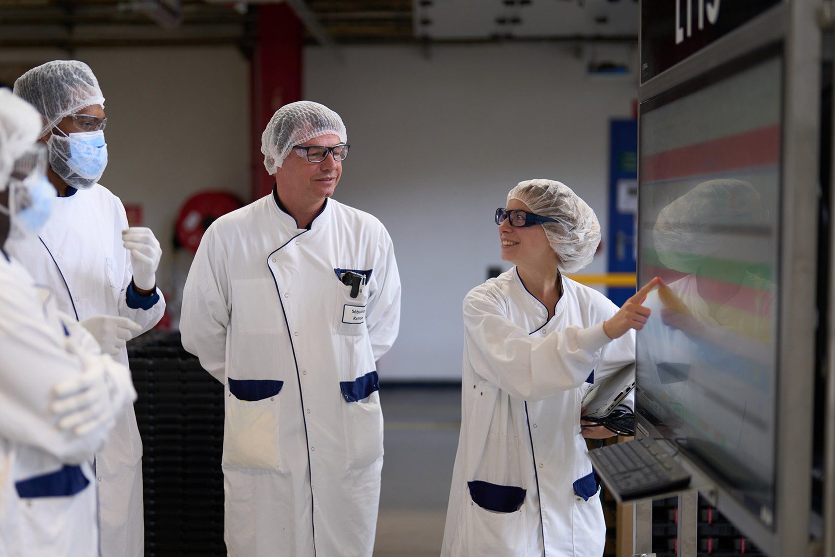 "هي" تدخل المصنعين المكرّسين لإنتاج عطور مجموعة L’OREAL