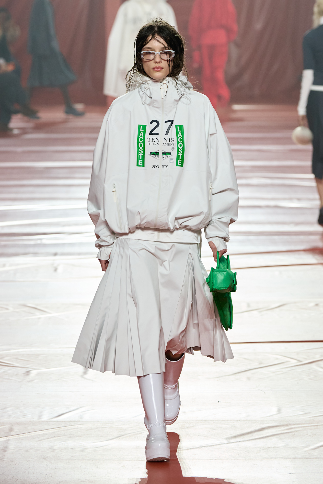Lacoste تنسيقات رياضية باللون الأبيض من