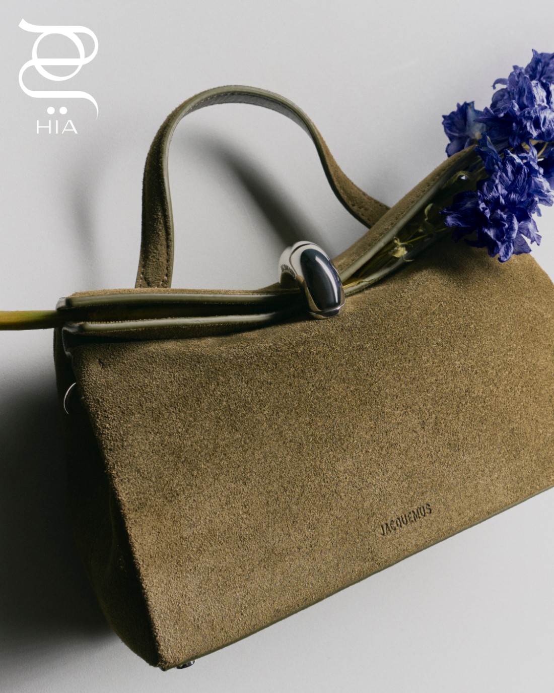 حقيبة "لو فاليري"  LE VALERIE باللون الزيتي من دار "جاكموس" Jacquemus