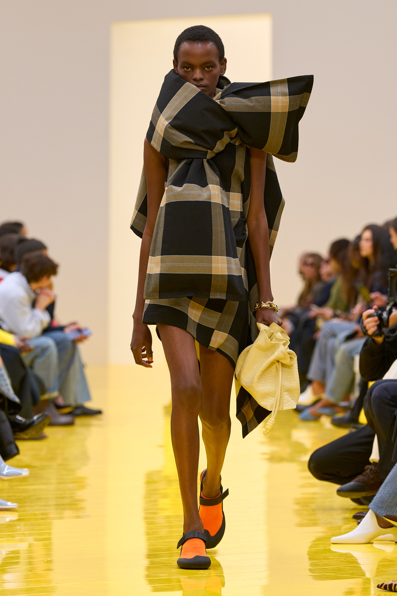 موضة الاقمشة المزخرفة