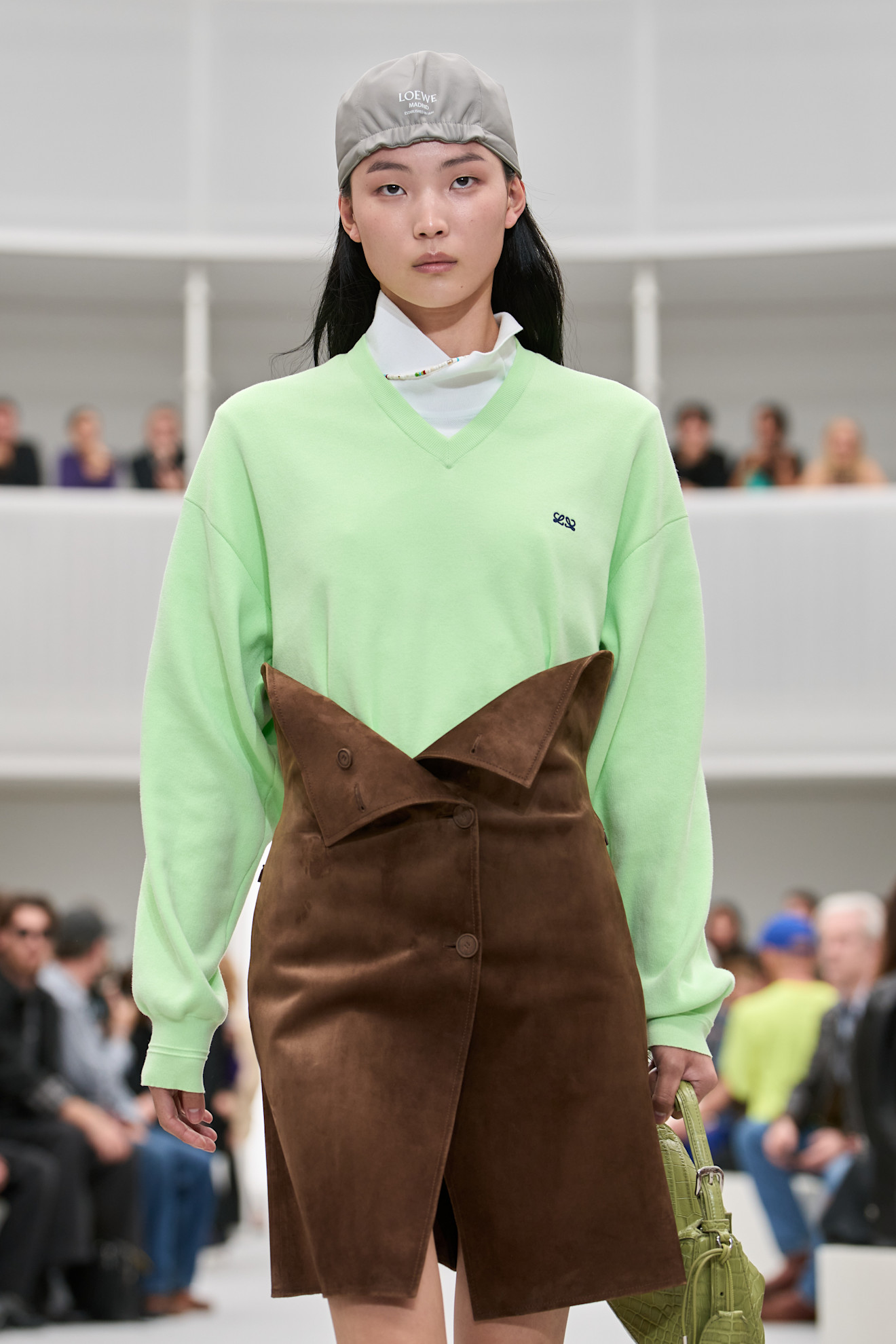 من مجموعة Loewe ربيع و صيف 2027 للملابس الجاهزة