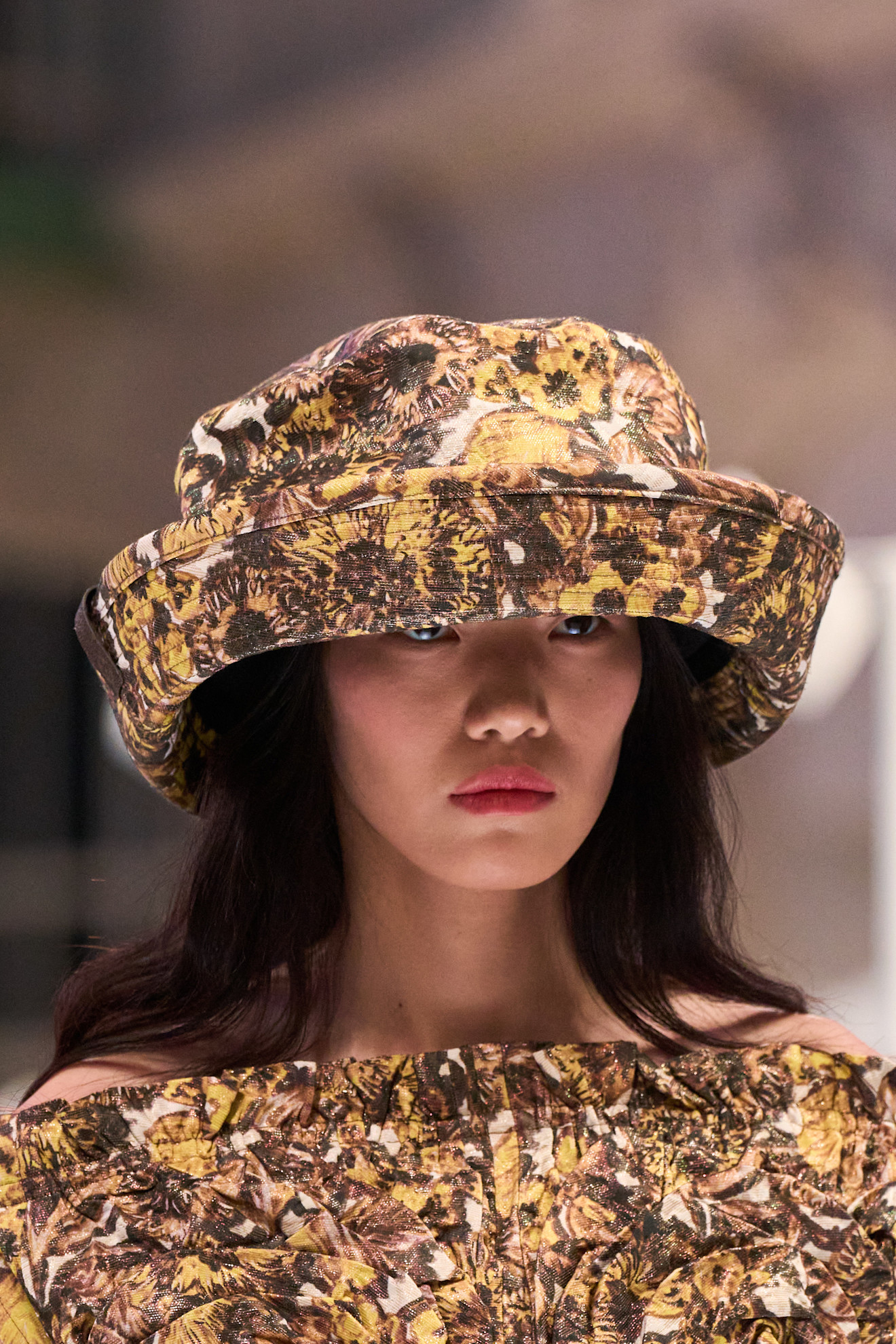 Louis Vuitton القبعة من أكسسوار الوجه البيضاوي
