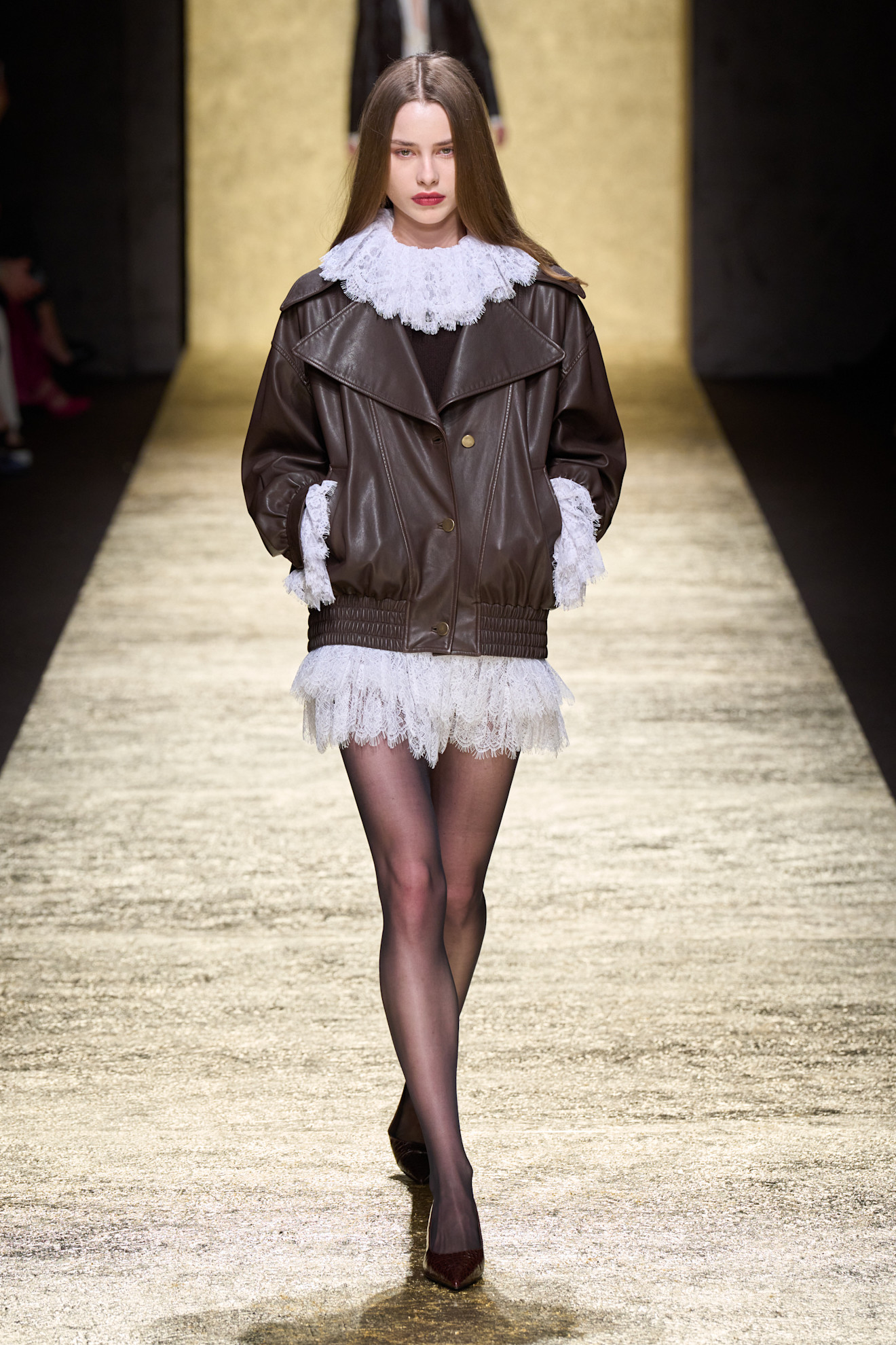 الجاكيت البني 