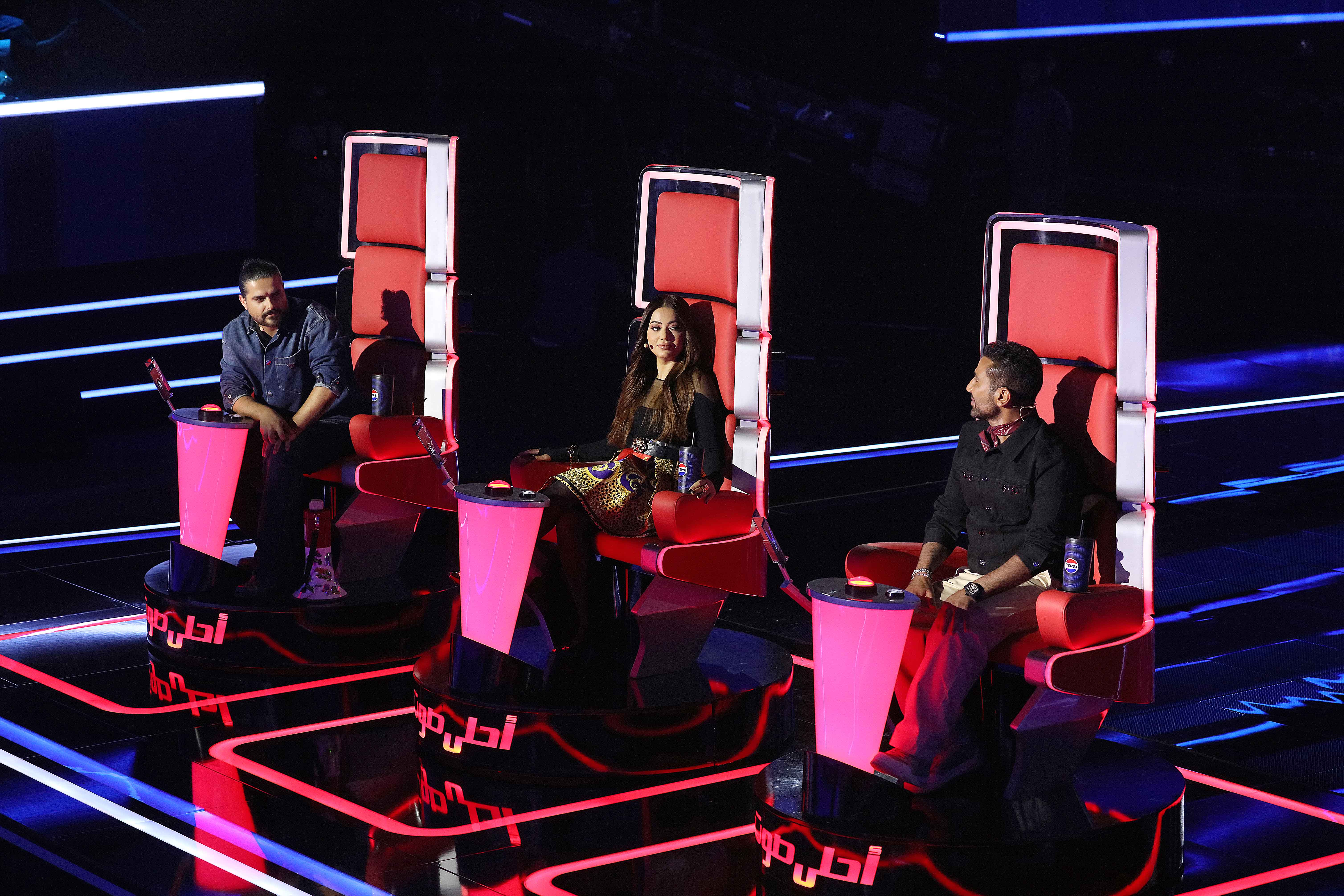 تهديد ووعيد متبادل بين أعضاء لجنة تحكيم "The Voice"