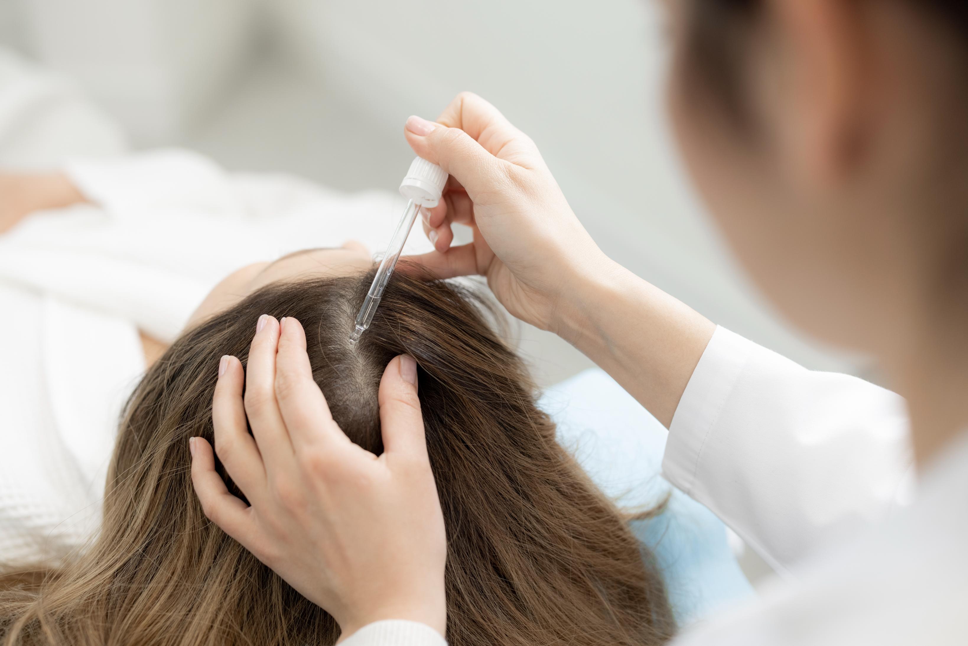 ما الذي تتضمنه تقنية Nanoprocedure with DNA Match لإعادة بناء الشعر