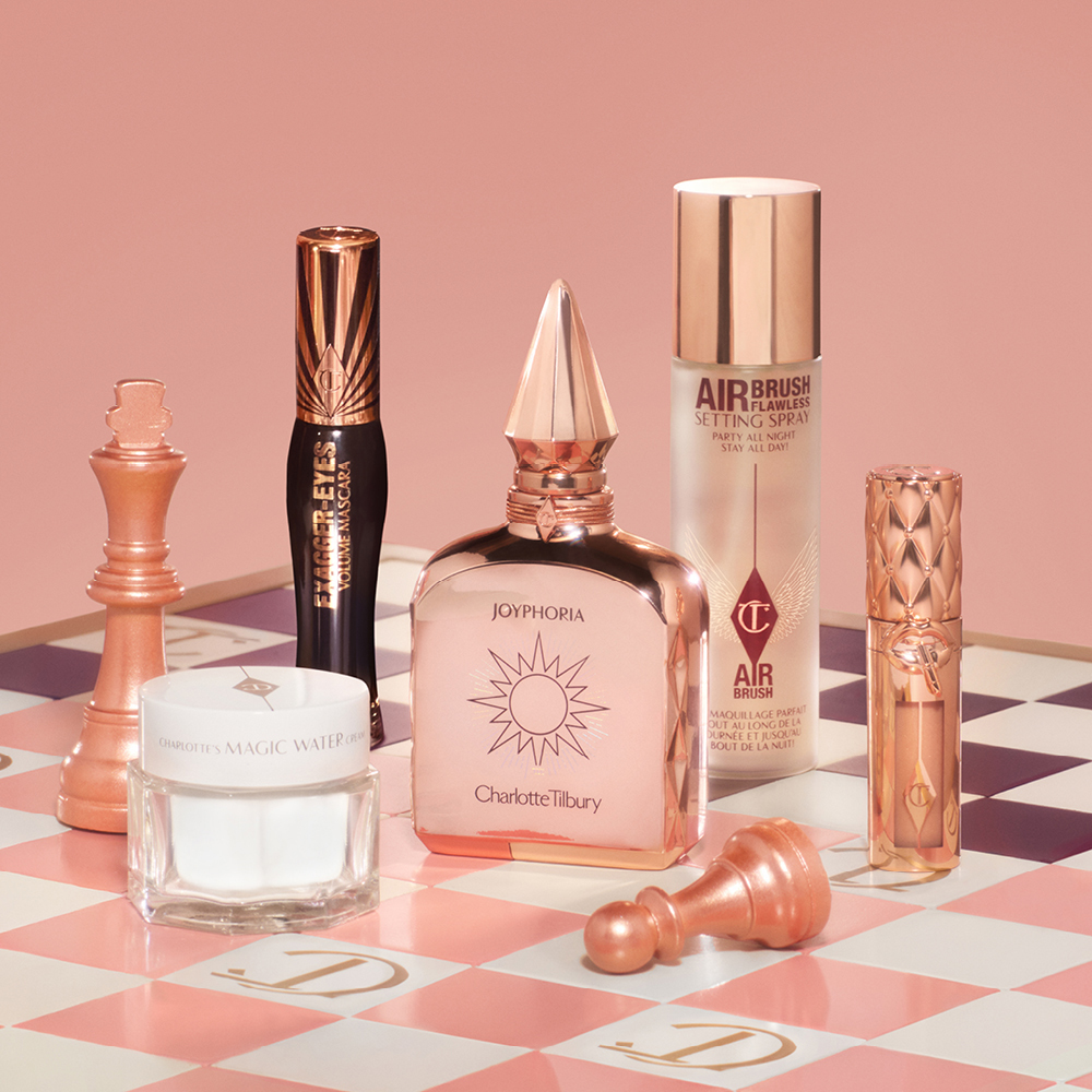 إطلالة ساطعة، مشرقة ومنتعشة من شارلوت تلبوري 