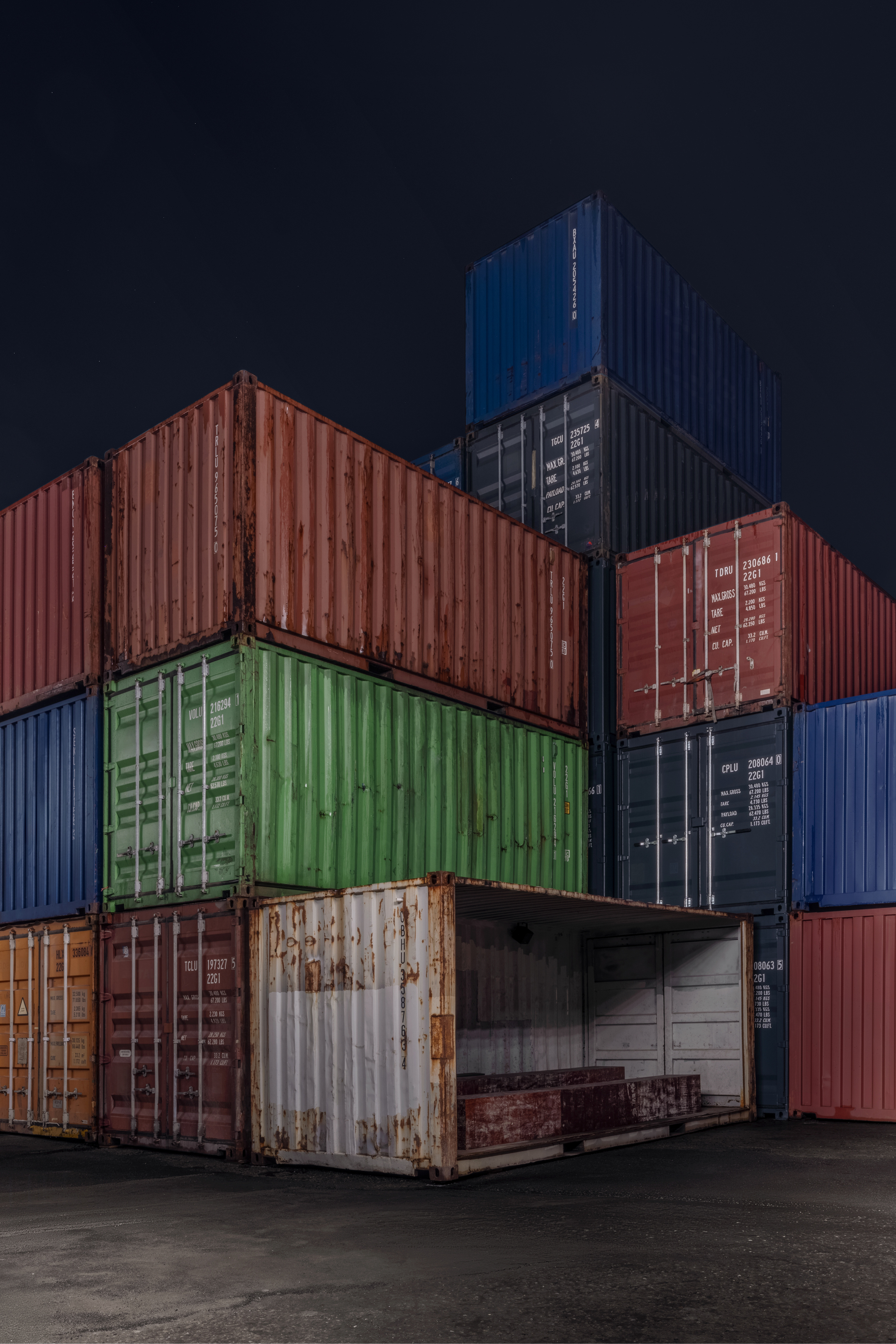 استحضرت‏ ‏Maison Margiela‏ روح أسواق السلع المستعملة الباريسية ولكن على أطراف مدينة ‏شنغهاي ‏الصاخبة