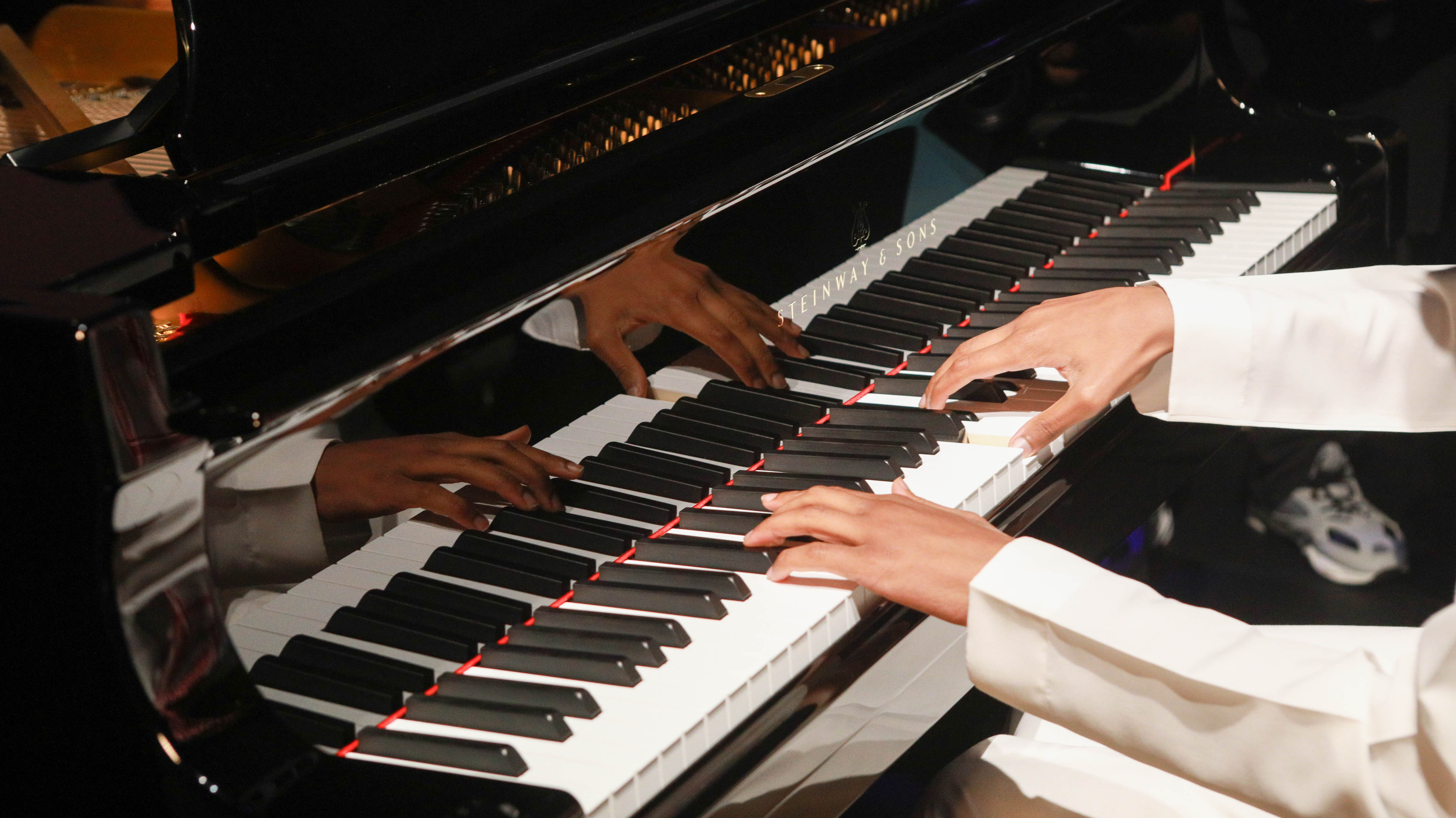 الرئيس التنفيذي لهيئة الموسيقى باول باسيفيكو، ورئيس شركة "ستاينواي آند صنز" في أوروبا والشرق الأوسط وأفريقيا غيدو زيمرمان