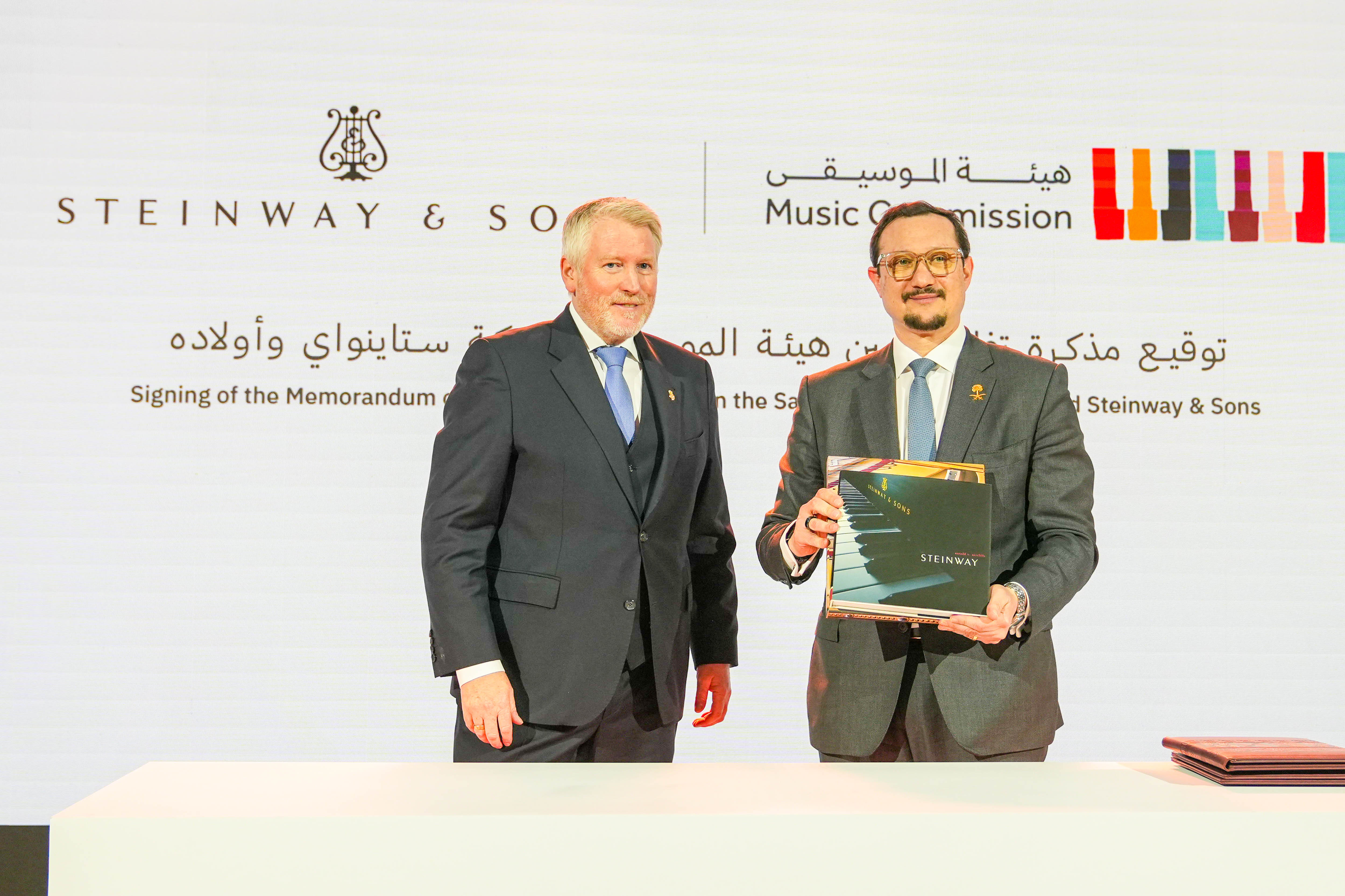 الرئيس التنفيذي لهيئة الموسيقى باول باسيفيكو، ورئيس شركة "ستاينواي آند صنز" في أوروبا والشرق الأوسط وأفريقيا غيدو زيمرمان