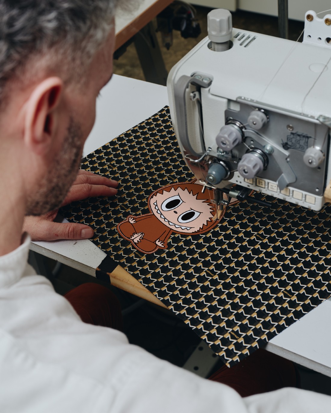 أعادت Moynat‏ ‏ تصميم شخصيات كاسينغ لونغ وزينتها على قماش ‏M Canvas‏ المميز