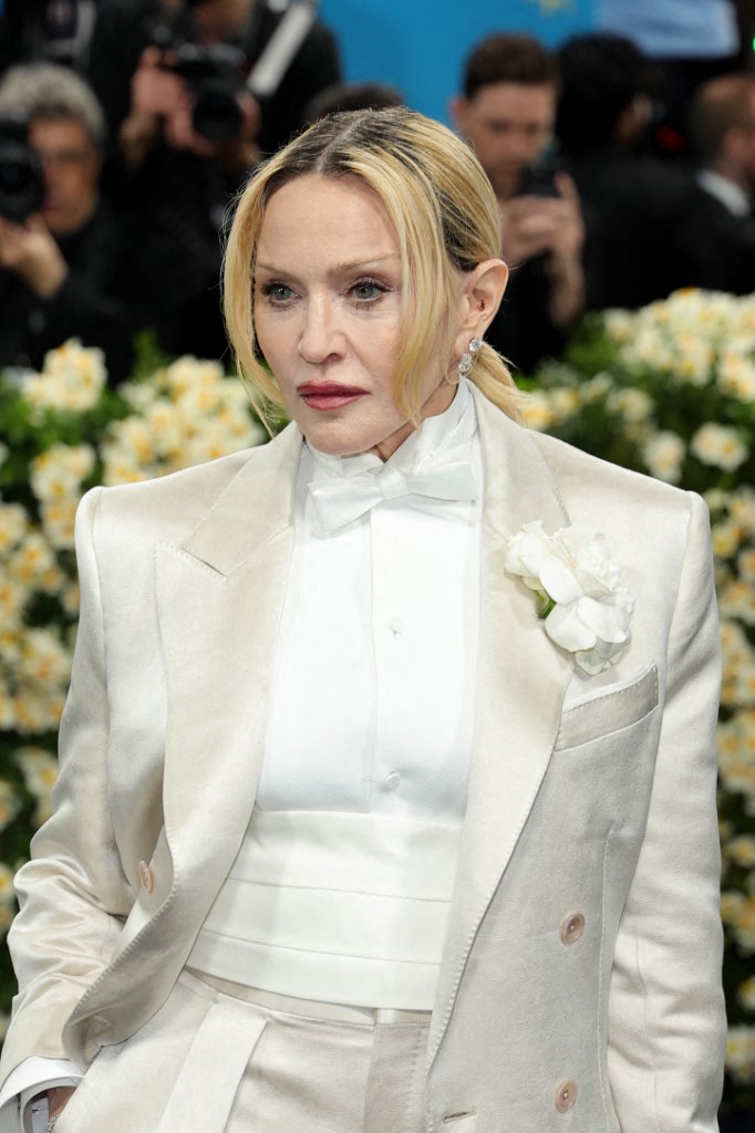 اطلالة Madonna برسمات المكياج الطبيعي