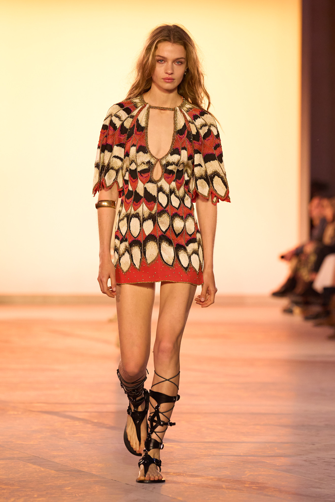 البيج في إطلالات صيف 2025 بأسلوب Isabel Marant