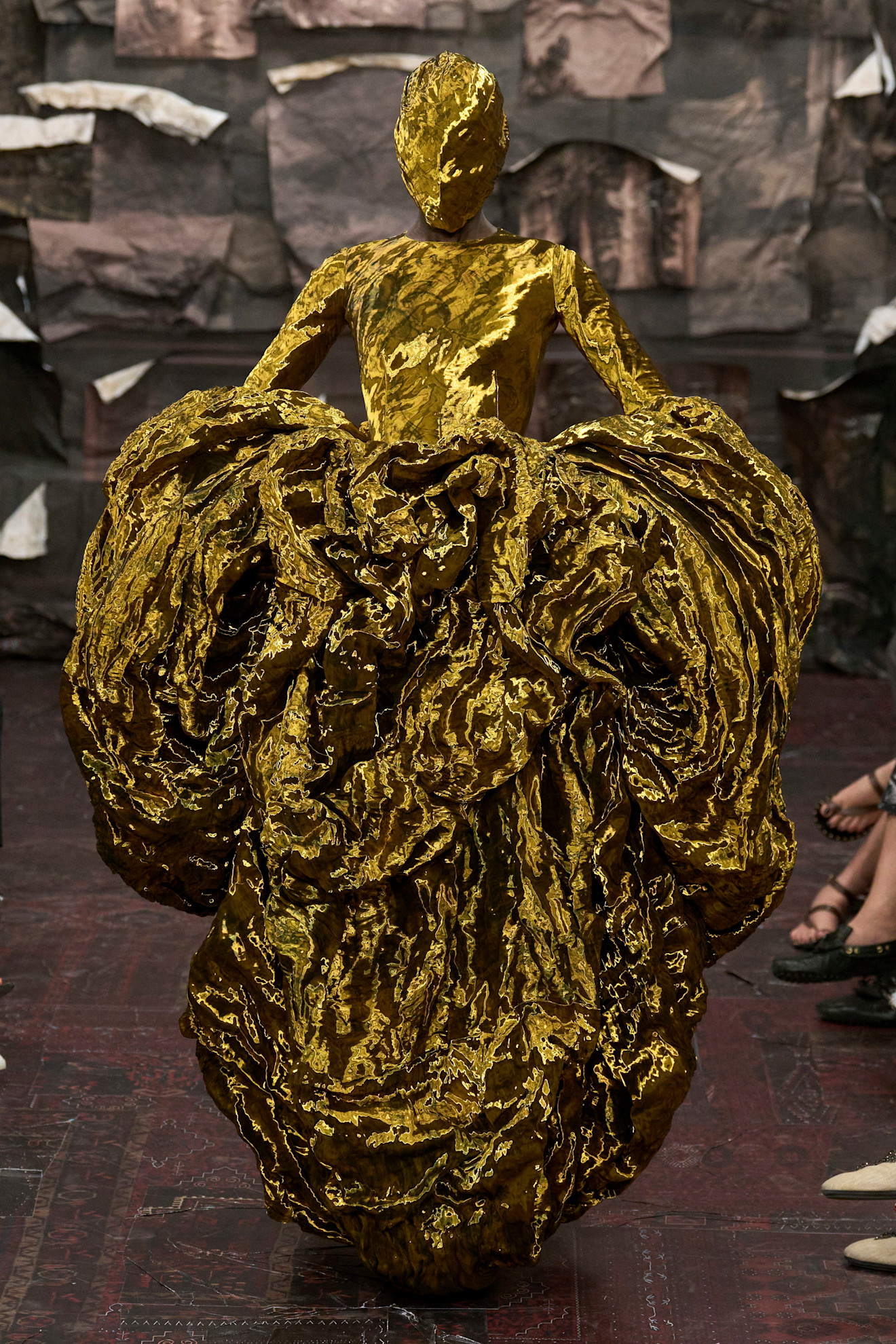 من عرض أزياء Maison Margiela للأزياء الراقية لموسم خريف وشتاء 2025-2026