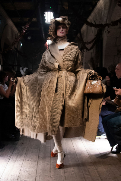من مجموعة "ميزون مارجيلا" Maison Margiela ربيع وصيف ٢٠٢٤ للأزياء الراقية