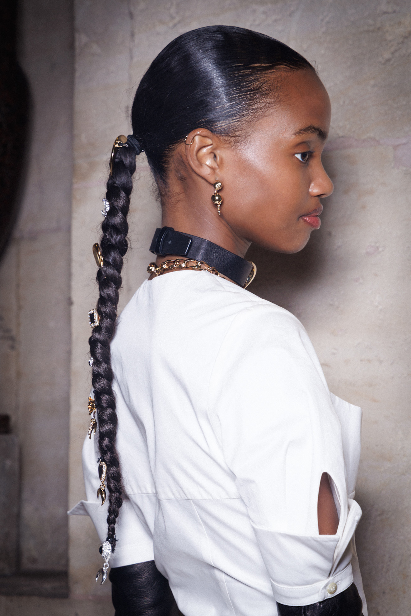 تسريحة الشعر الطويلة مع الضفيرة