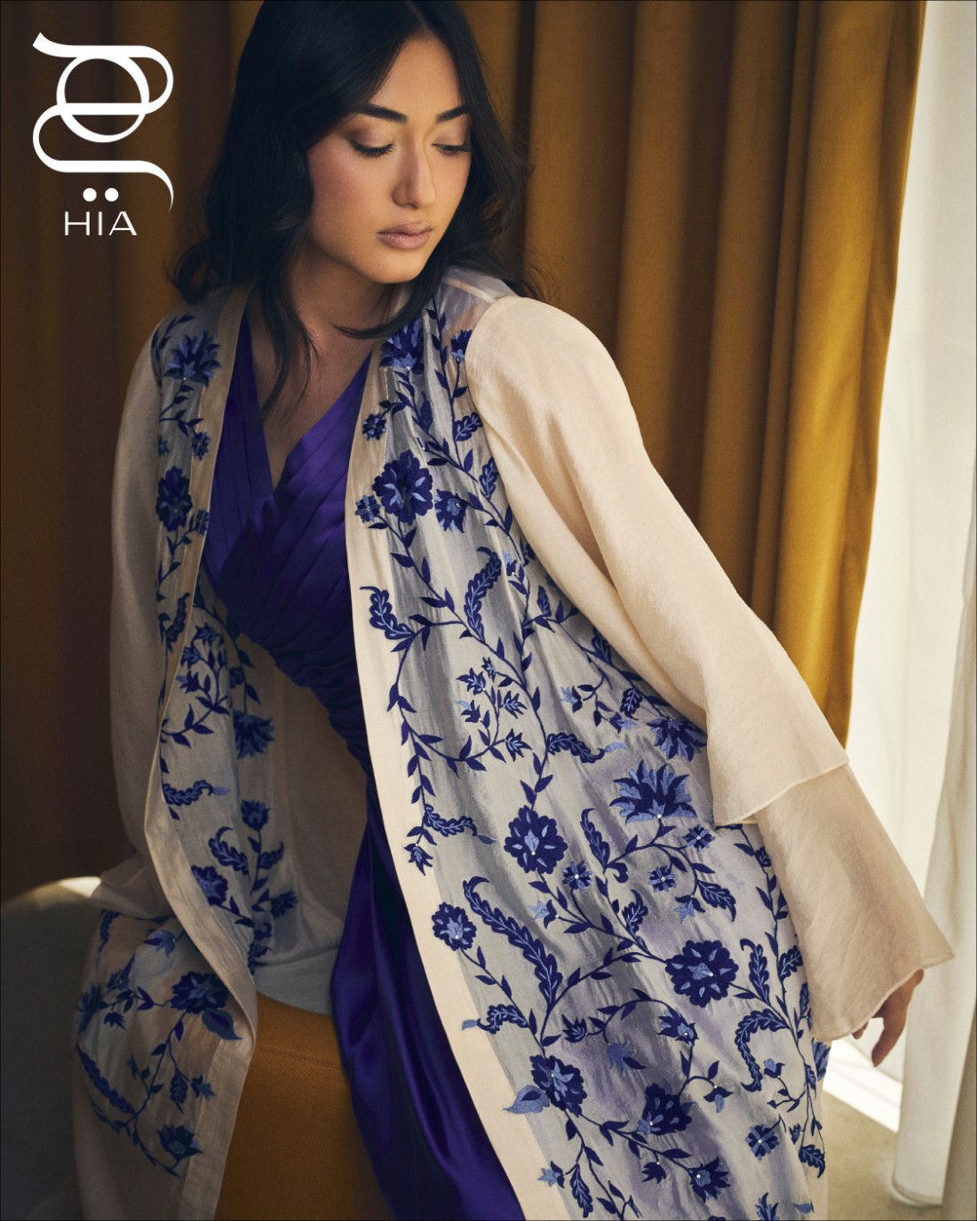 فستان وثوب "شامباني وفيلفيت إنديغو" Champagne & Velvet Indigo من مجموعة "ميهيرون" MEHEROON من دار "ماروشيكا" Marushika