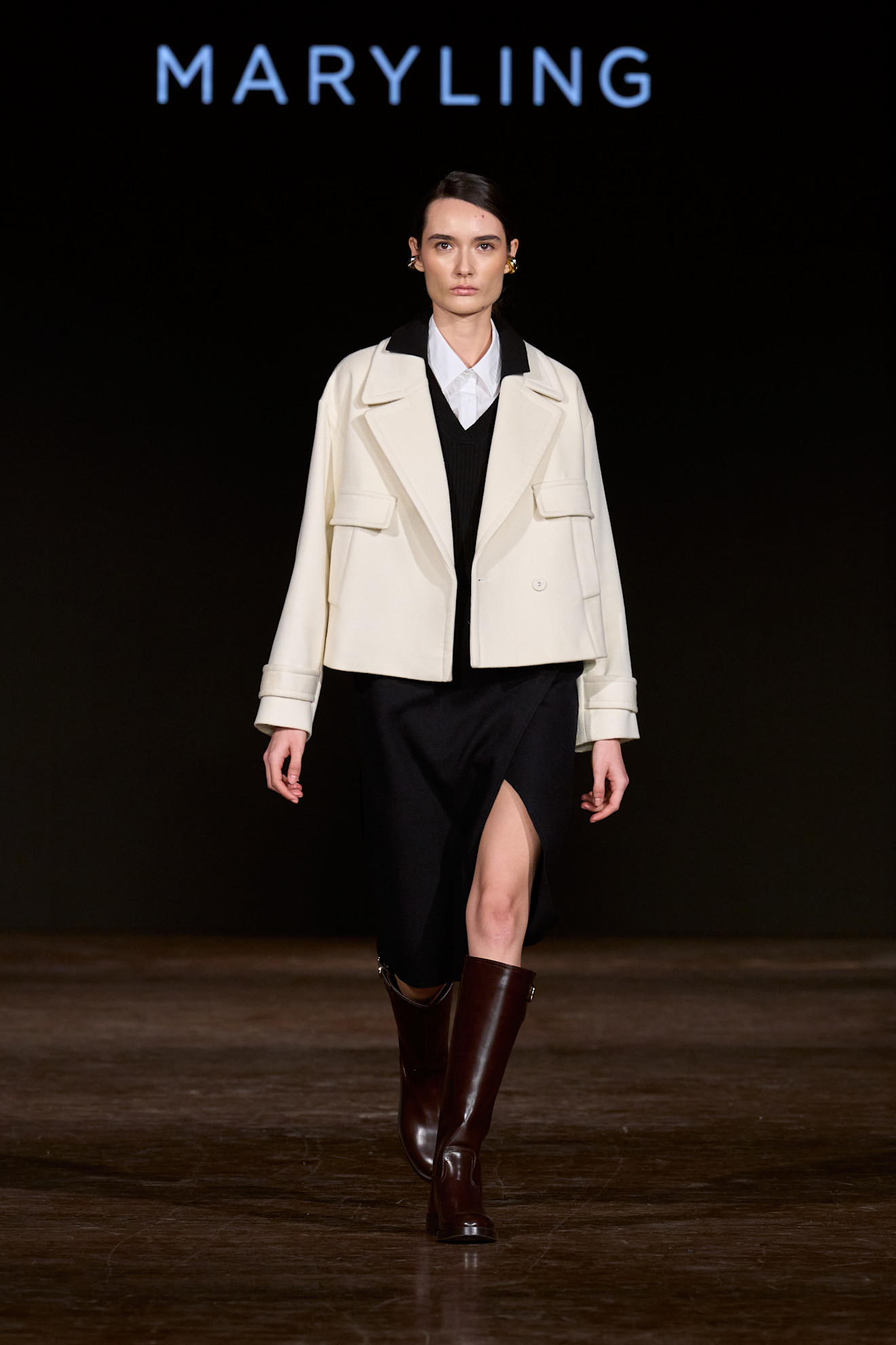 موضة جاكيتات البيج مع الجيوب الامامية