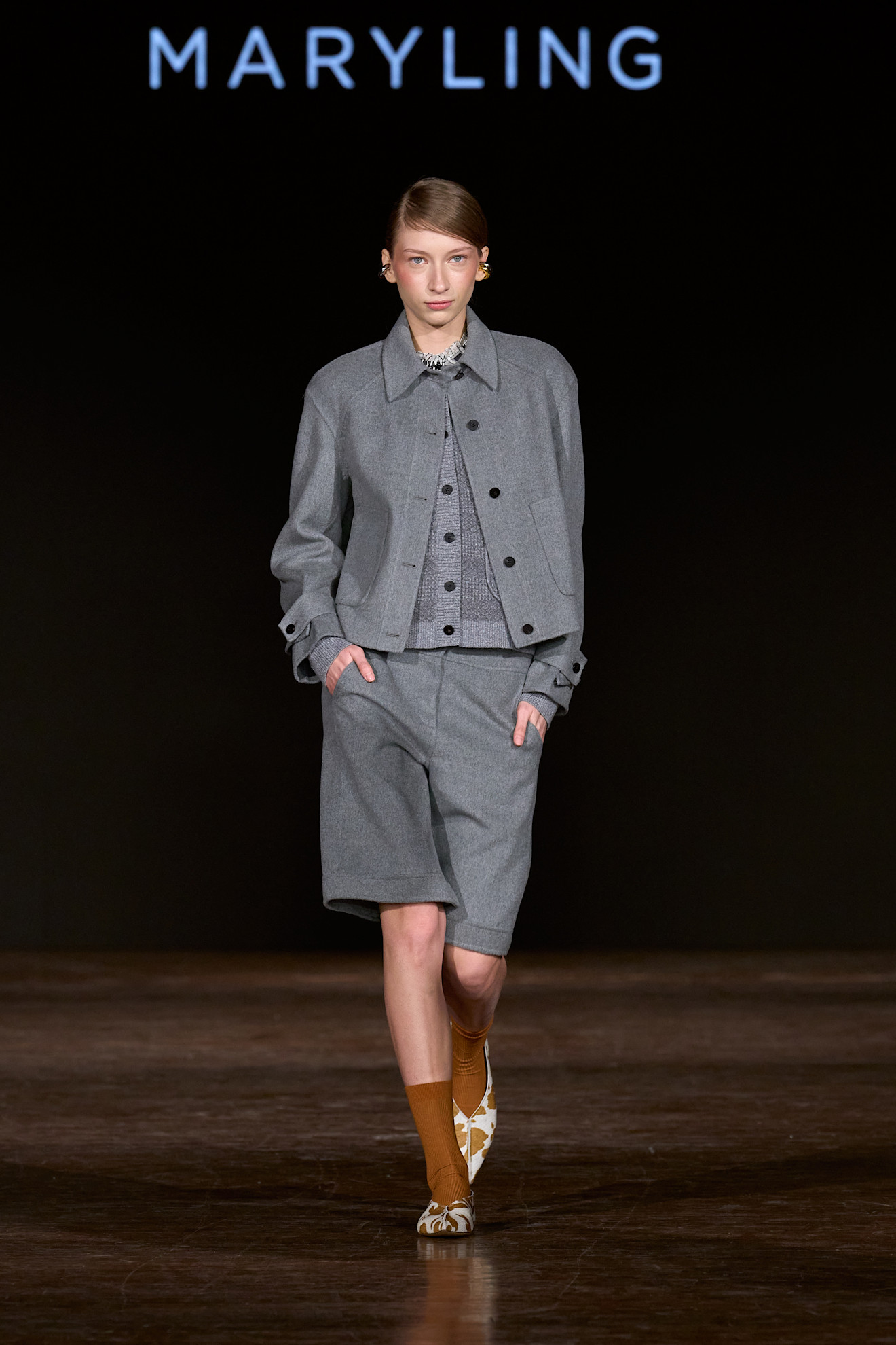 موضة البرمودا المستقيمة مع البلايزر الفاخرة