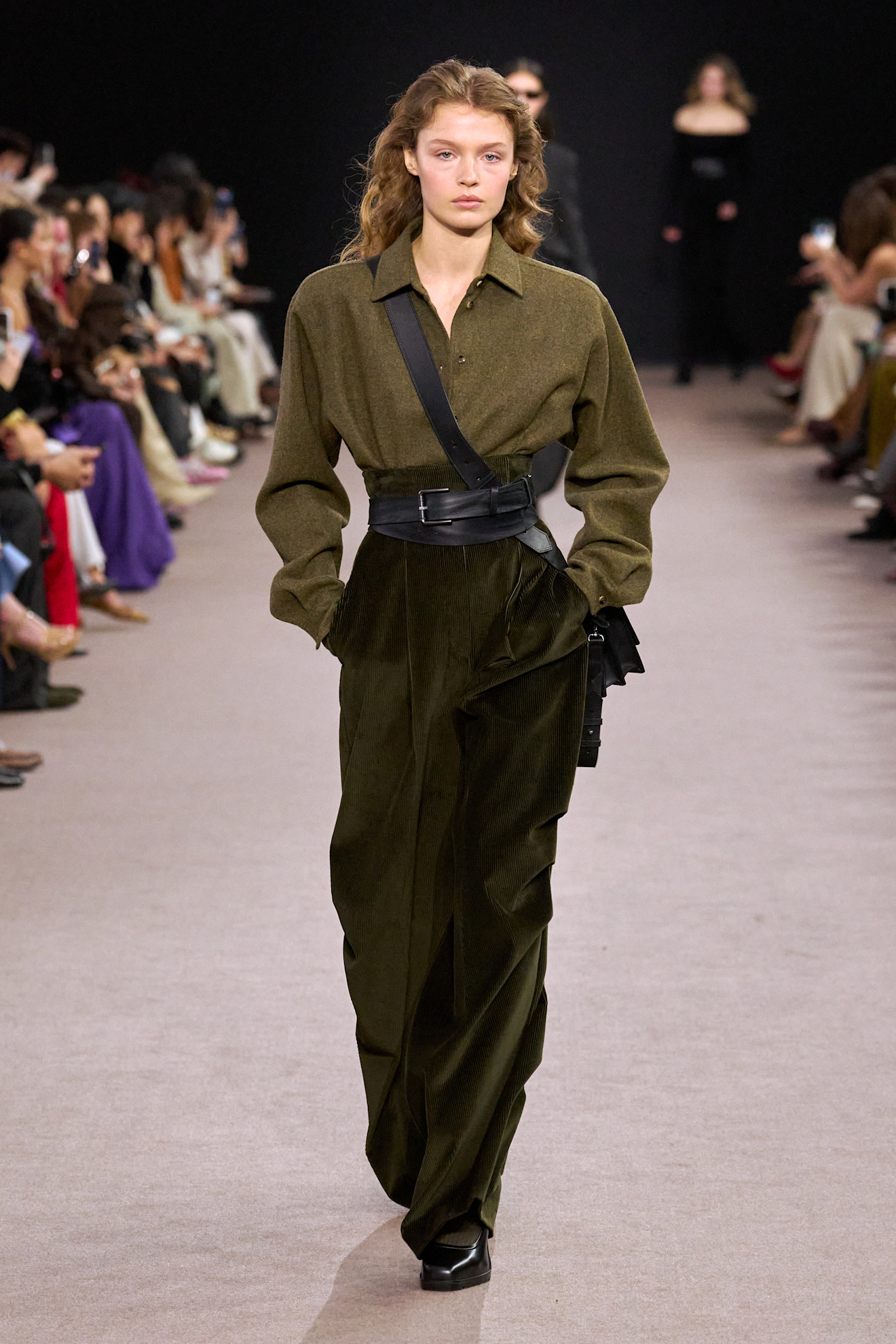 Max Mara تنورة ماكسي باللون الزيتي من