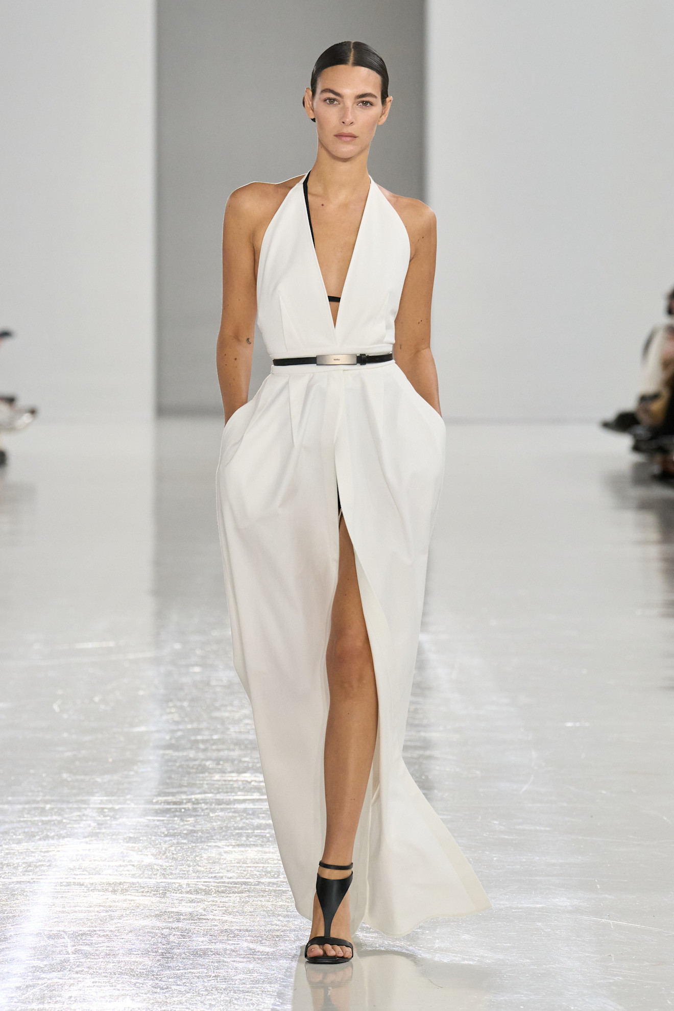 Max Mara فستان أبيض للسهرات من