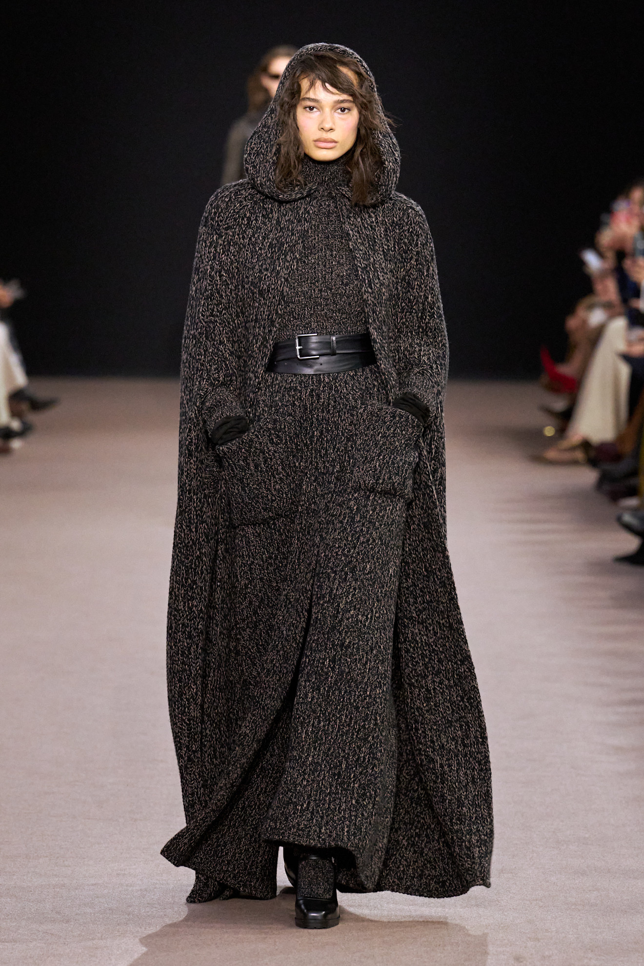 من مجموعة الأزياء الجاهزة Max Mara لخريف وشتاء 2025