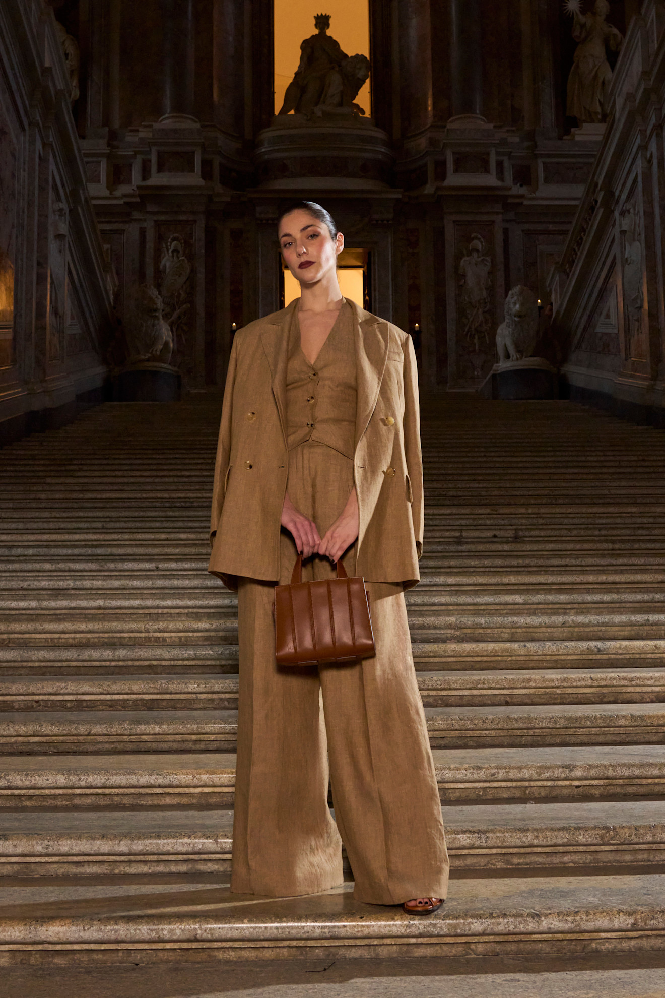 سروال بلازو بقماش اللينين من ماكس مارا يجمع بين العملية والأناقة اليومية