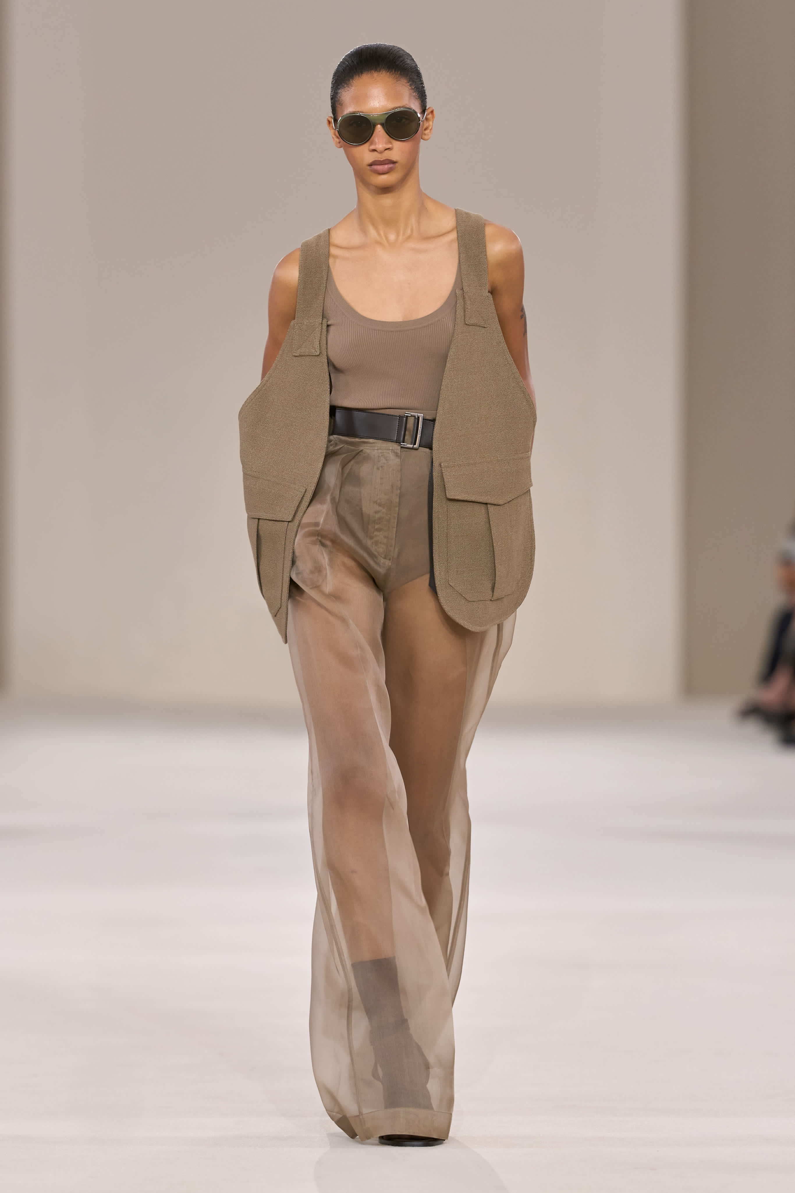 Max Mara تطلق تشكيلة ربيع وصيف 2027 بعنوان FAR HORIZON