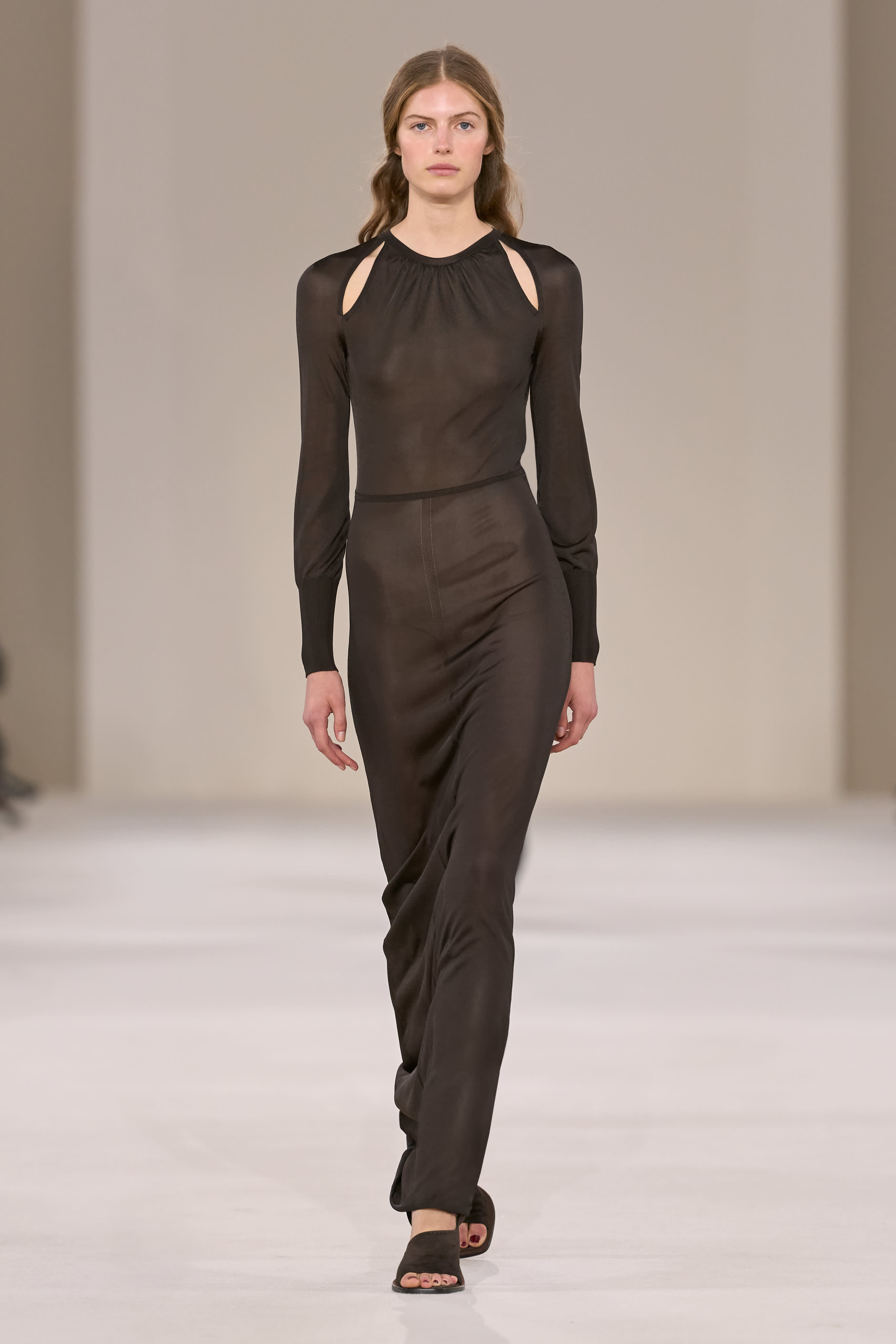 Max Mara تطلق تشكيلة ربيع وصيف 2027 بعنوان FAR HORIZON